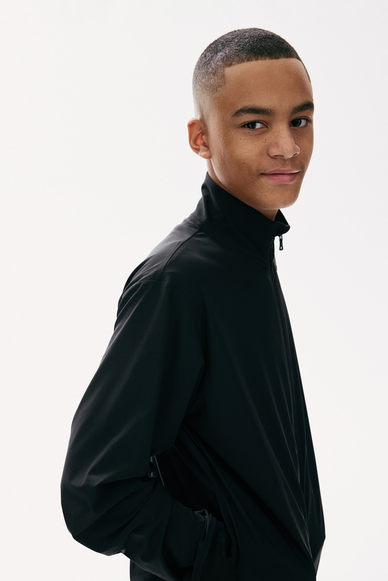 Детская куртка H&M Soccer Track Jacket with DryMove™, цвет: Чёрный — фото 3