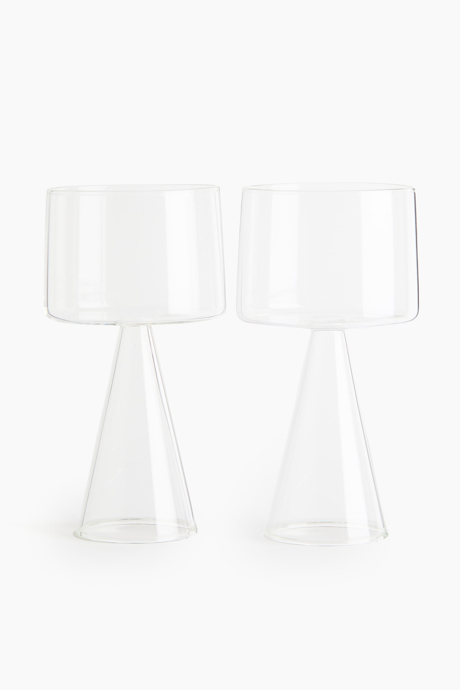 2-Pack Mouth-Blown Wine Glasses - Transparent