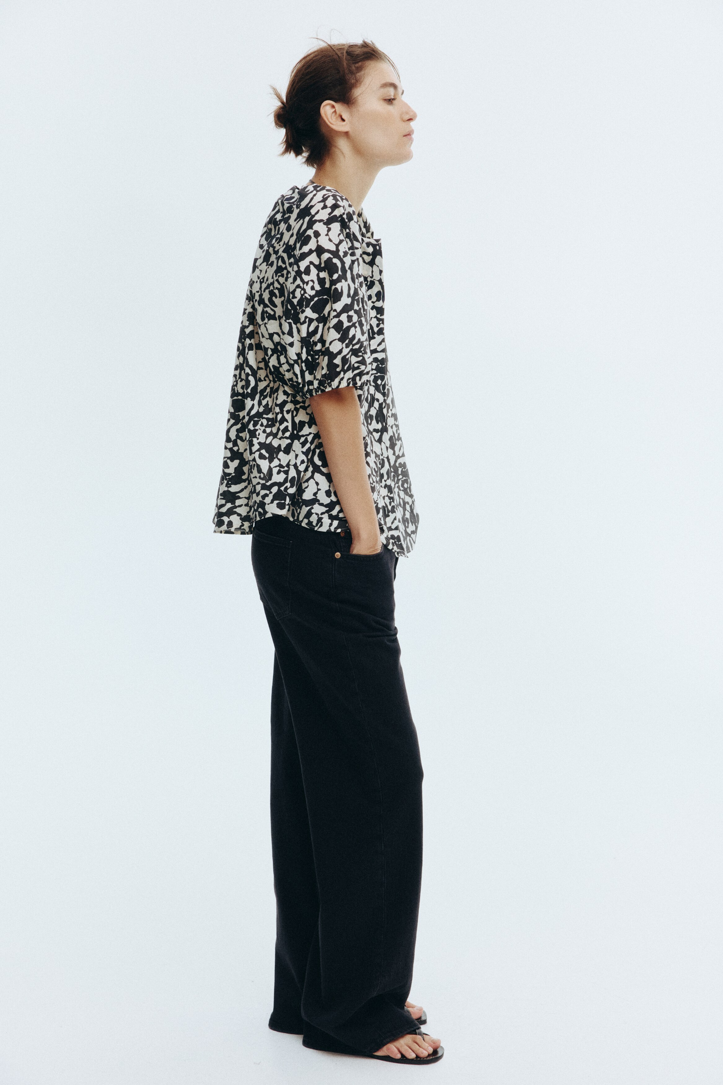 Balloon-sleeved blouse