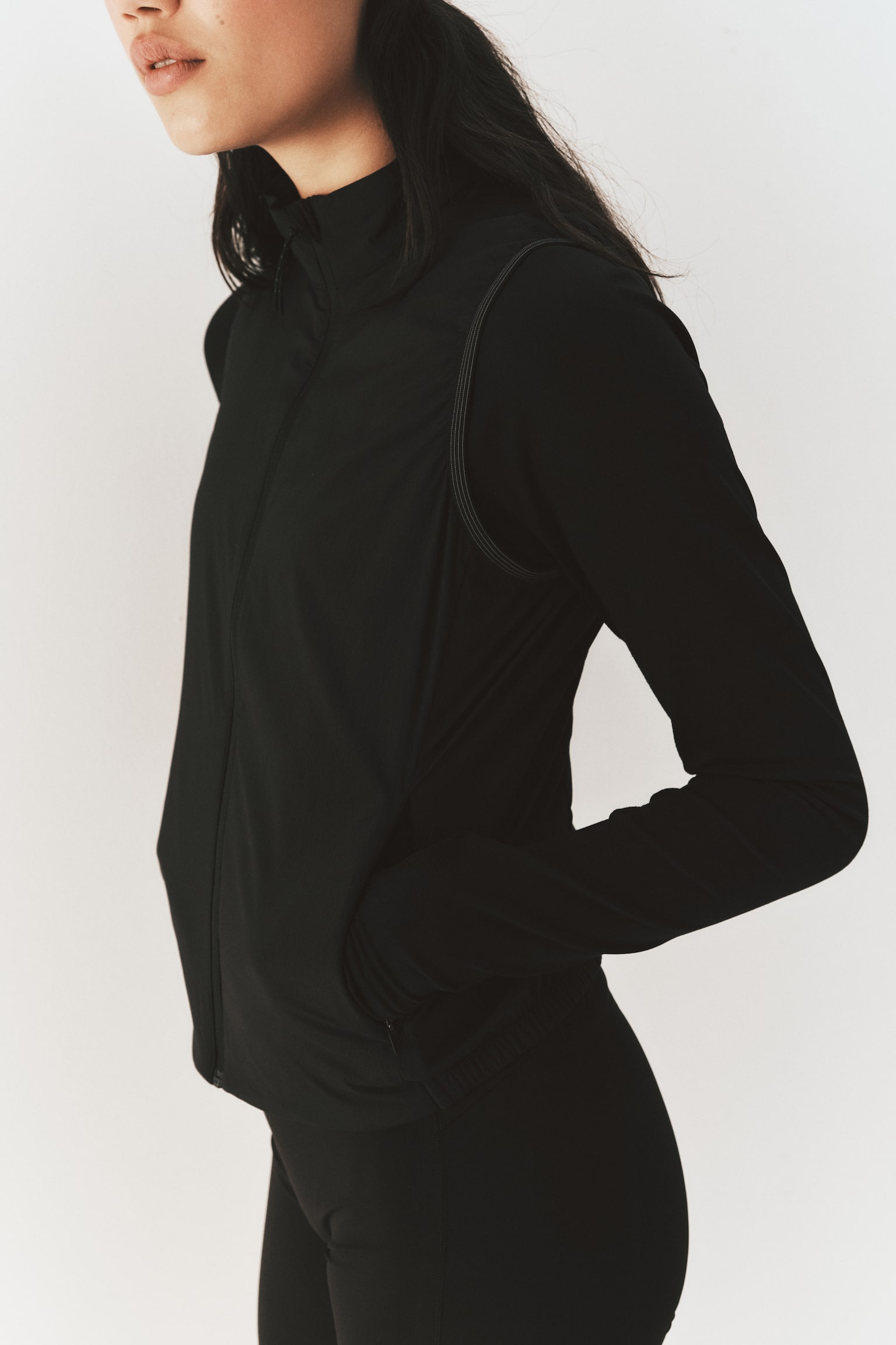 Женский жилет H&M Move Water-Repellent Sports, цвет: Чёрный — фото 6