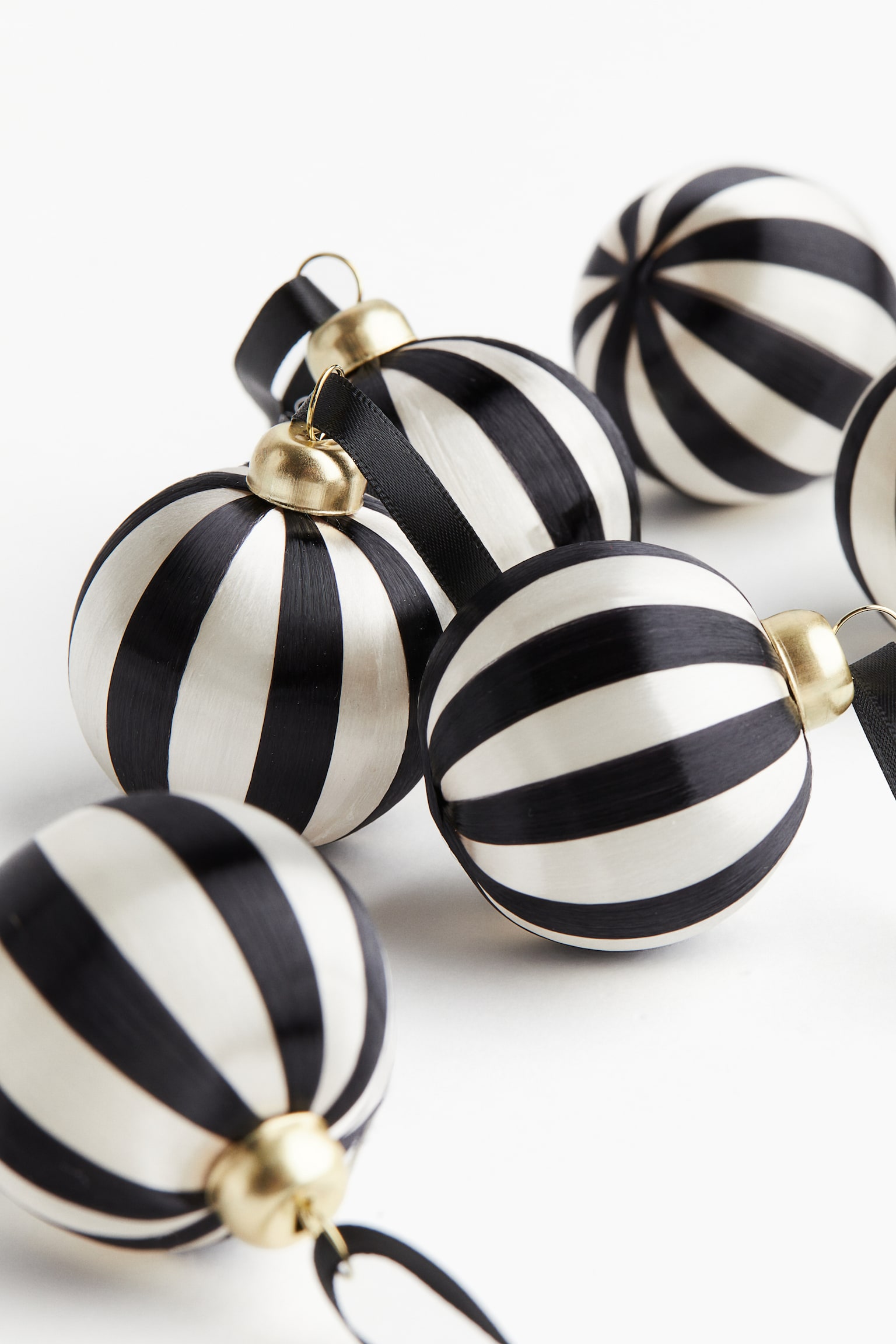 6-pack small Christmas baubles - Black/Striped - 3