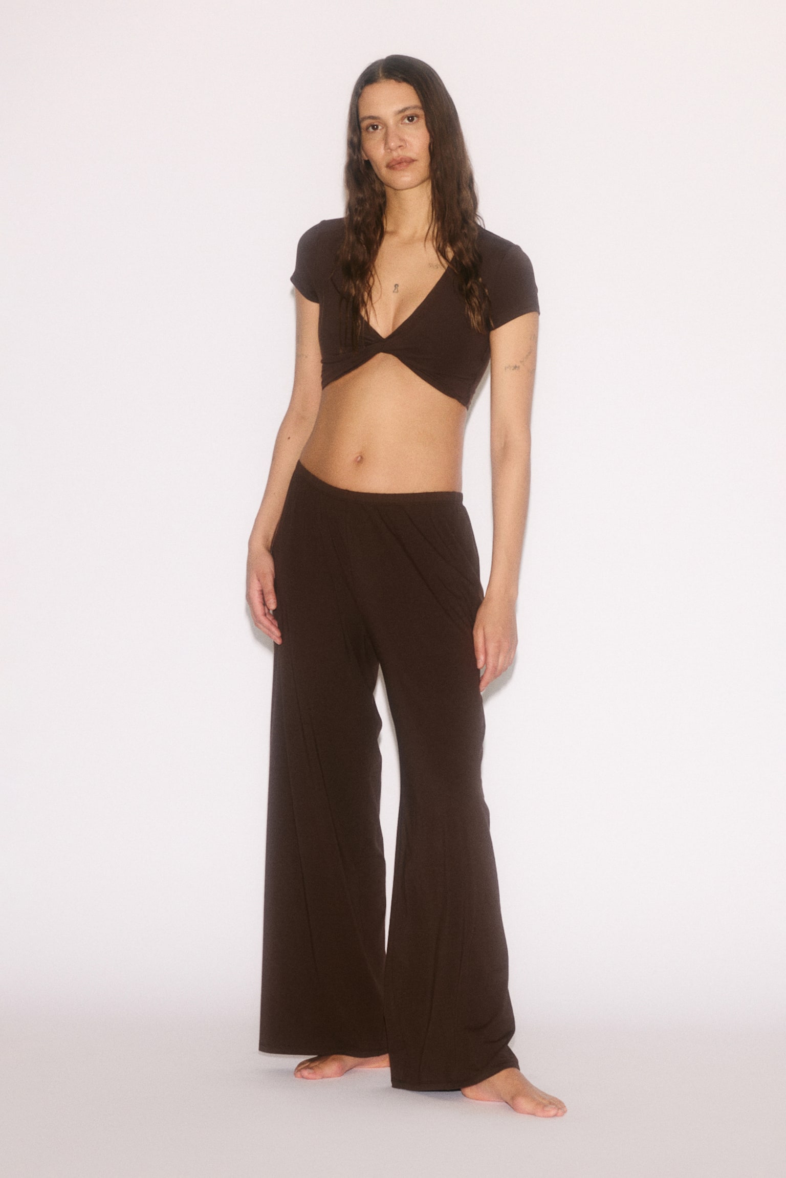 מכנסי יוגה רחבים Relaxed Fit - חום חם - 1