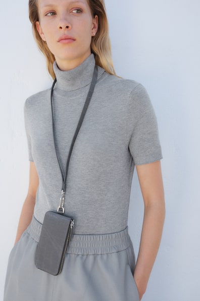 Fine-KnitTurtleneckTop