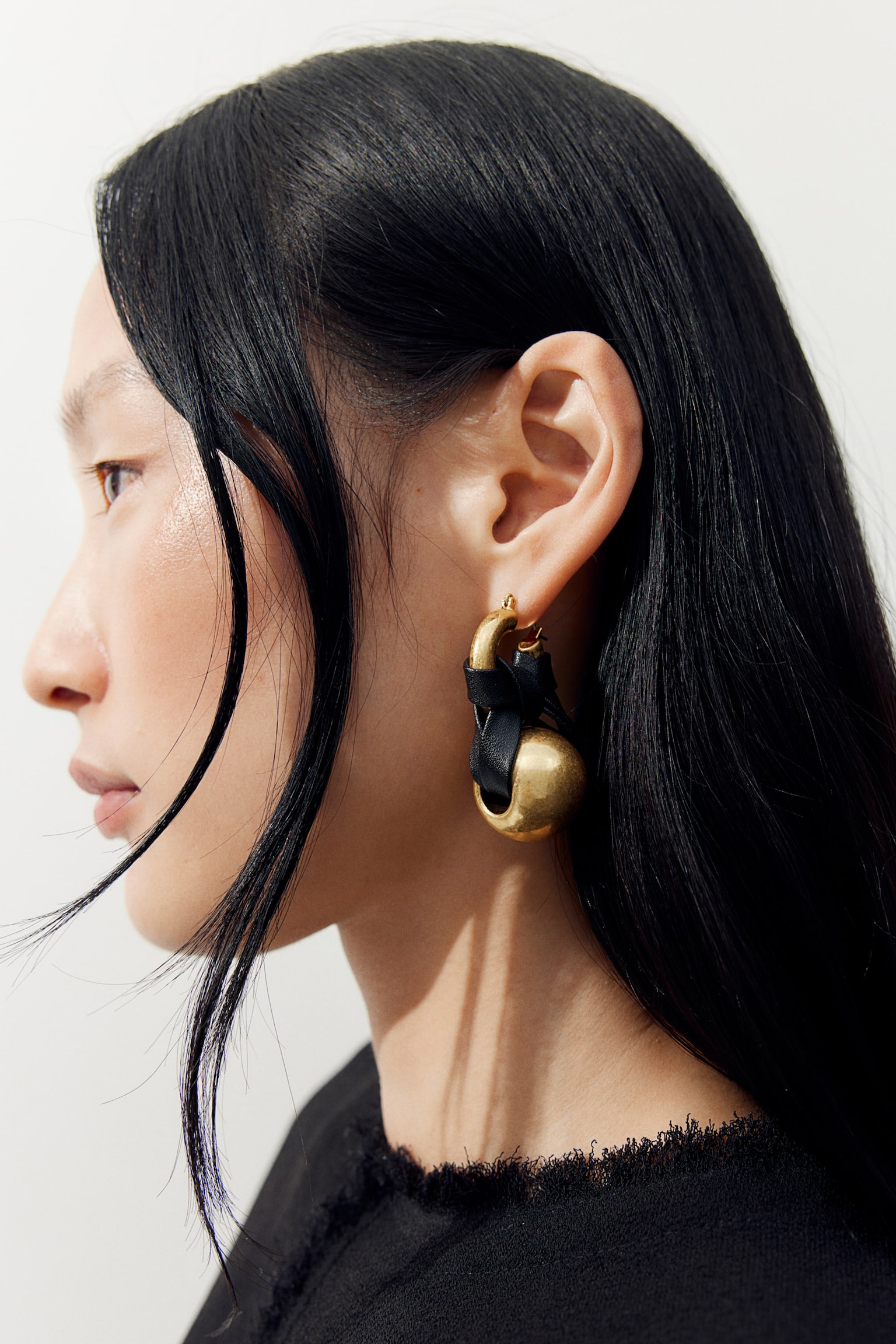 Pendant hoop earrings - Gold-coloured/Black - 1