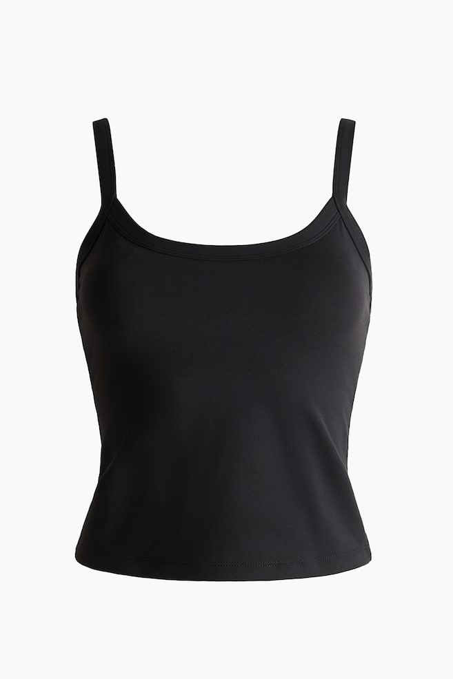 Una camiseta de tirantes negra presenta un escote redondeado, tirantes finos y un dobladillo recto, vista desde el frente. - 1