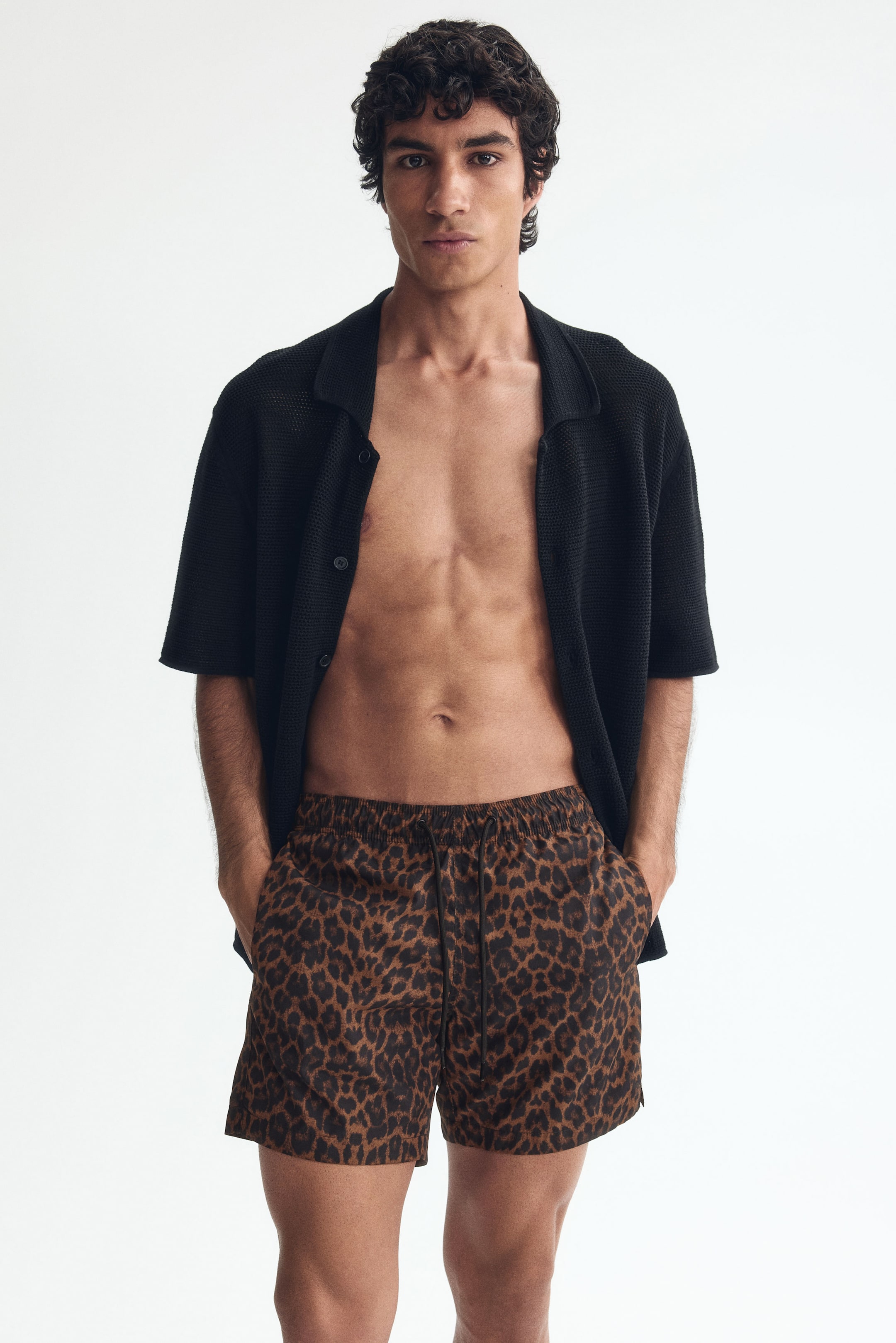 Visa större bild: Patterned swim shorts - Brun/Leopardimitation - HERR | H&M FI 1