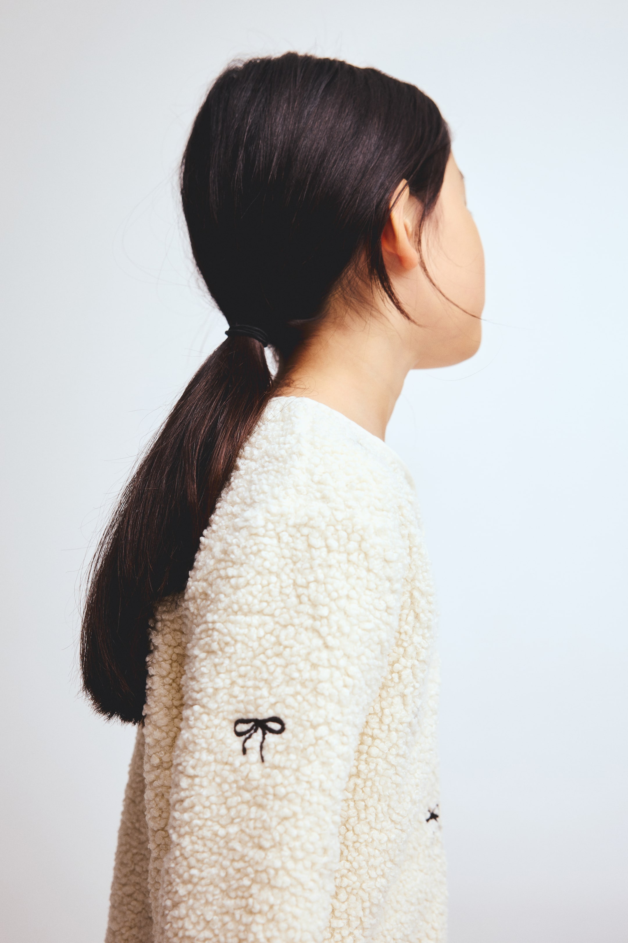 Ampliar la imagen: Cárdigan con zíper en tejido peluche - Crema/Moños - Kids | H&M MX 3