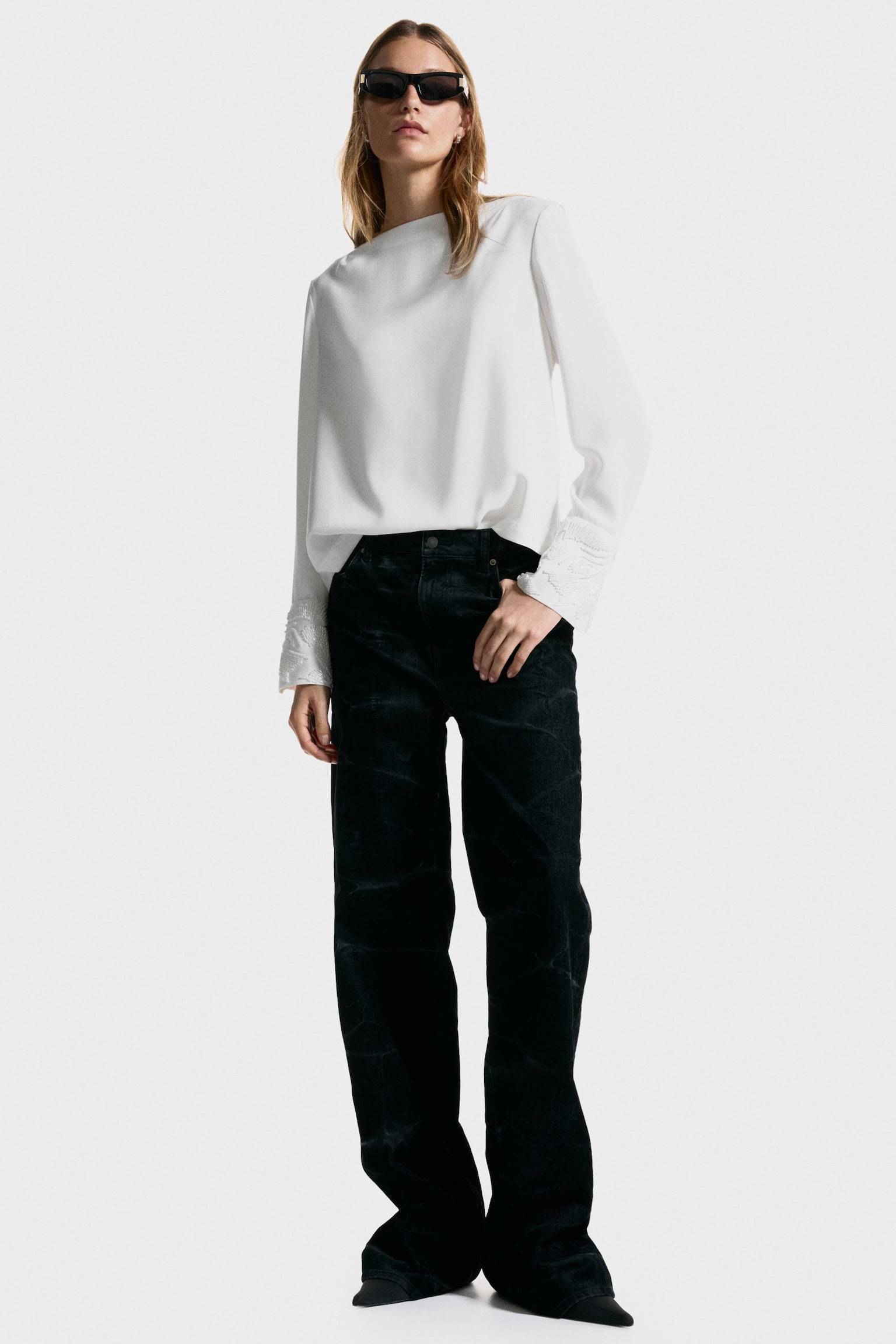 Bloes met versiering en watervaldecolleté - White/Zwart - 6