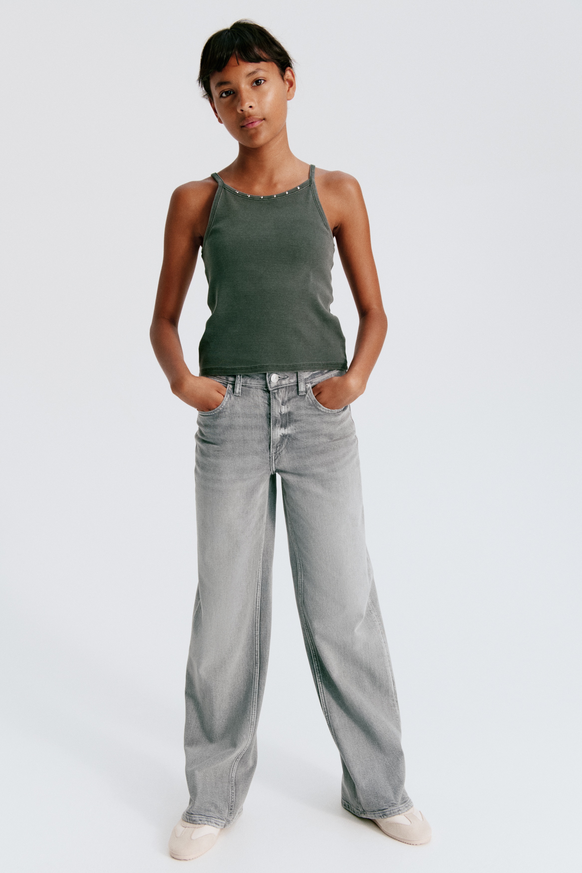 Wide Leg High JeansModel