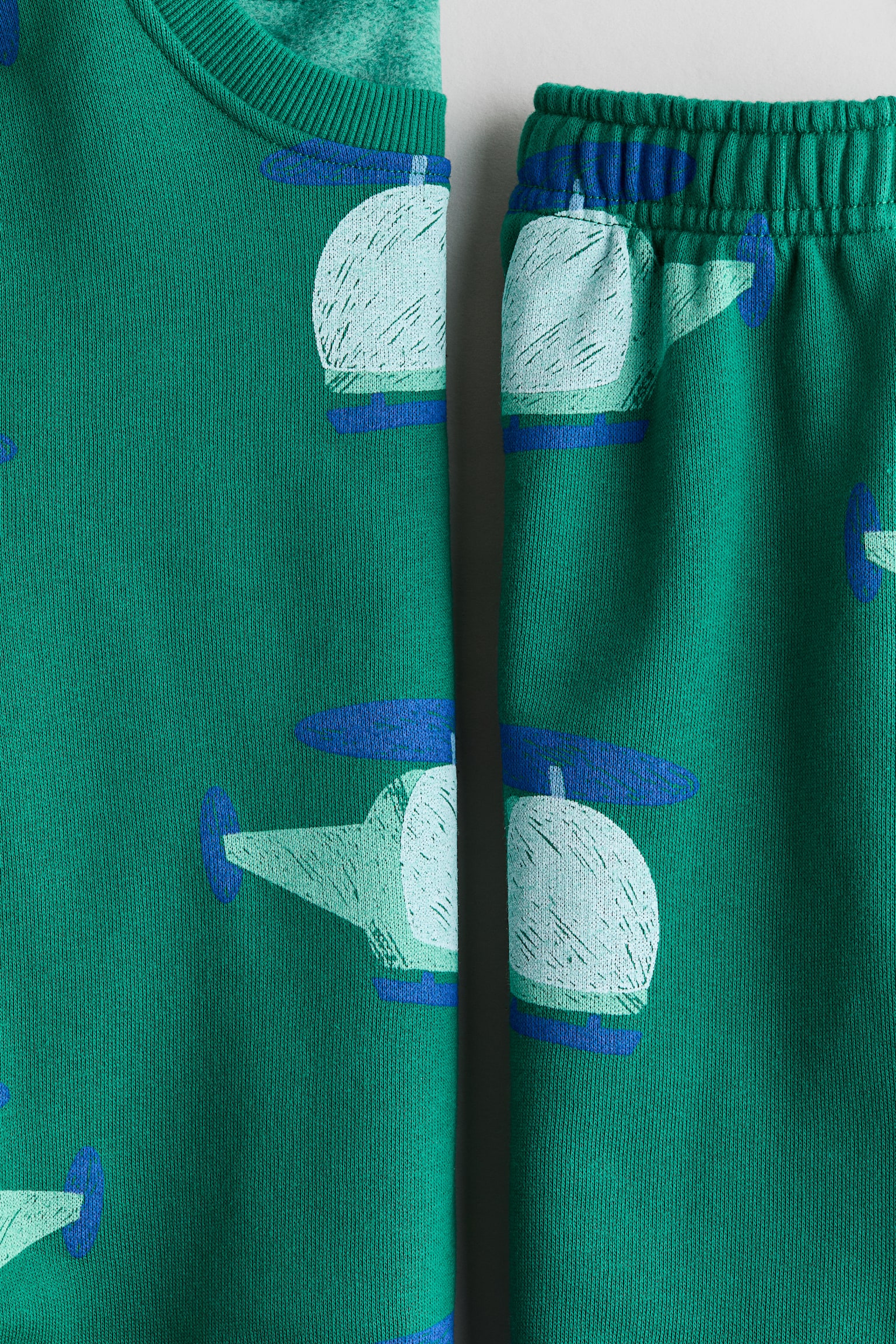 2-piece printed sweatshirt set - Green/Helicopters - 2