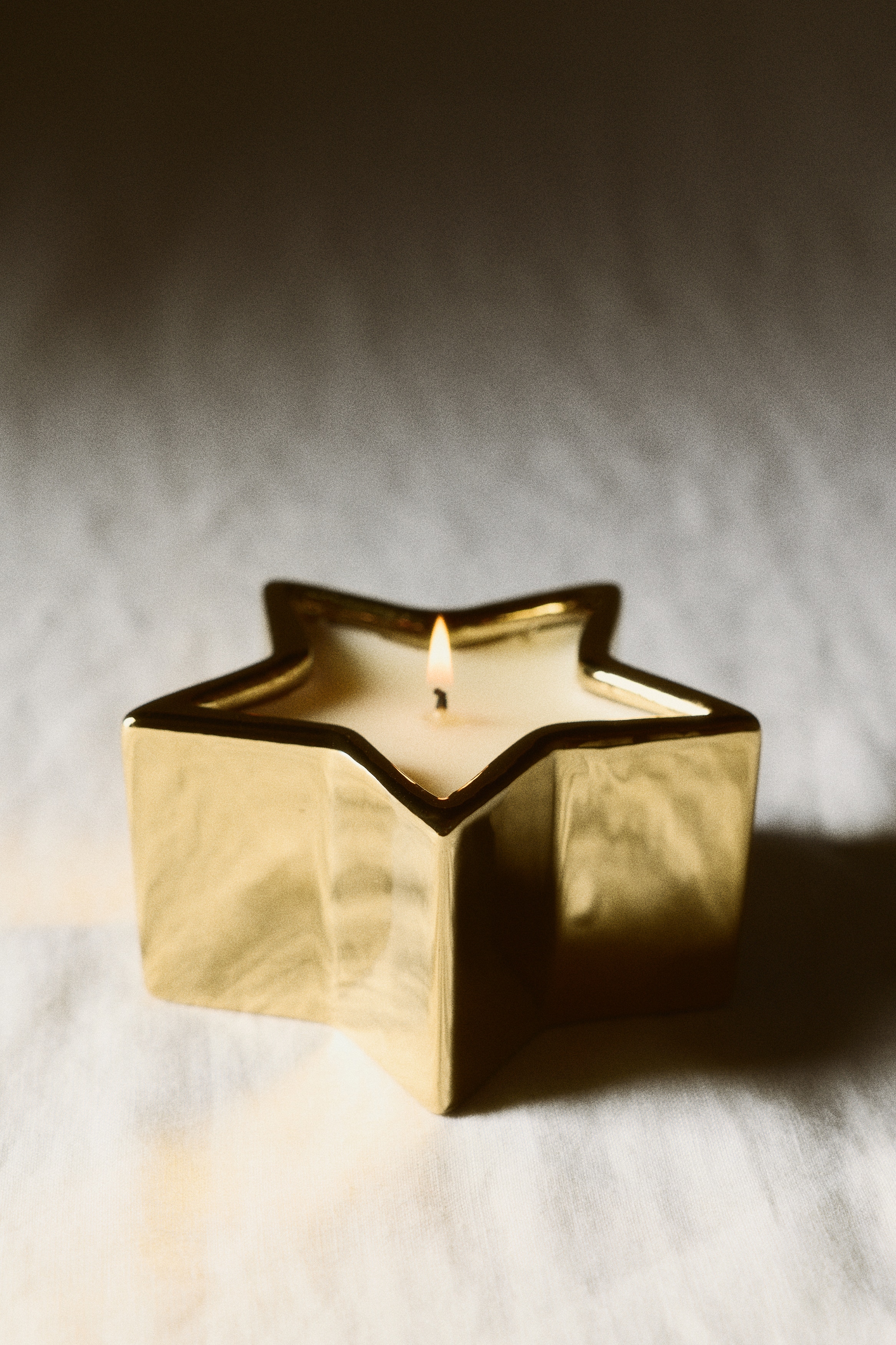 Star-Shaped Scented Candle - Winter's Eve/Christmas Tree/Gingerbread