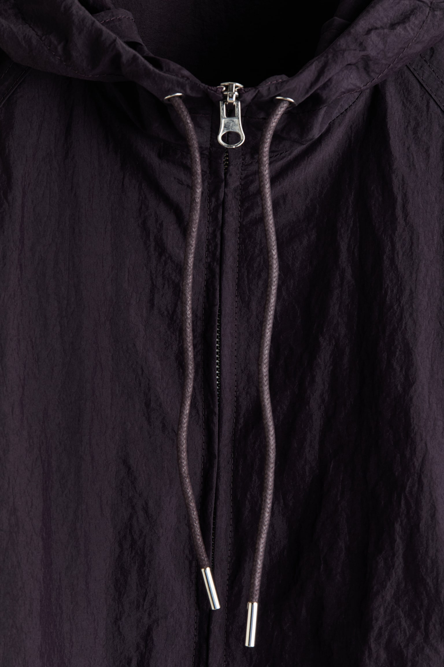 Мужская куртка H&M Nylon Jacket with Hood, цвет: Тёмный фиолетовый — фото 2