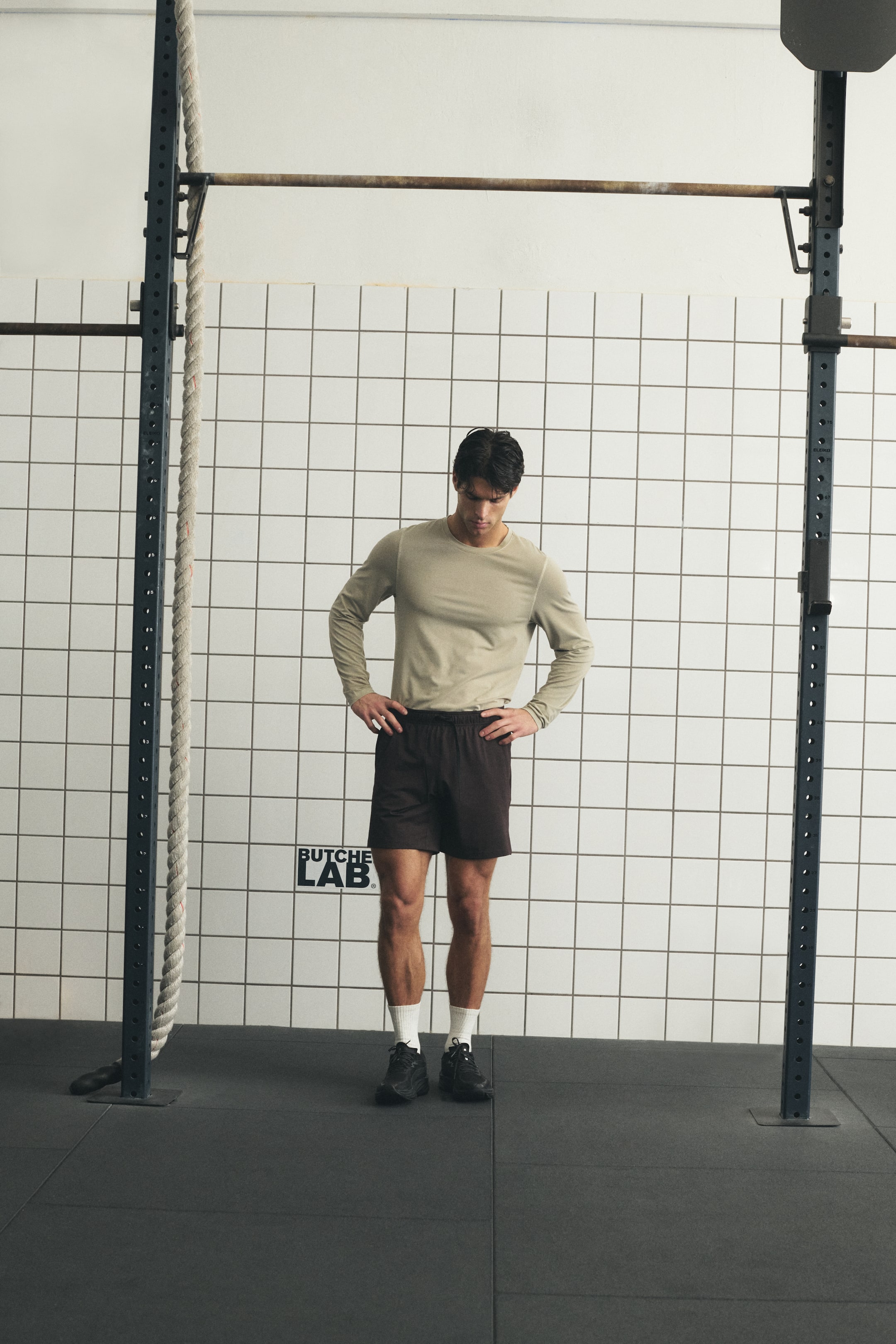 View larger image: Regular-Fit Long-Sleeve Sports Shirt with DryMove™ - Light beige - Men | H&M US 2