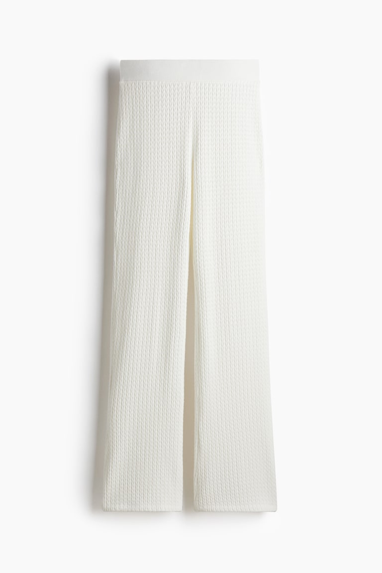 Zvonaste pantalone sa dezenom boda pletenice