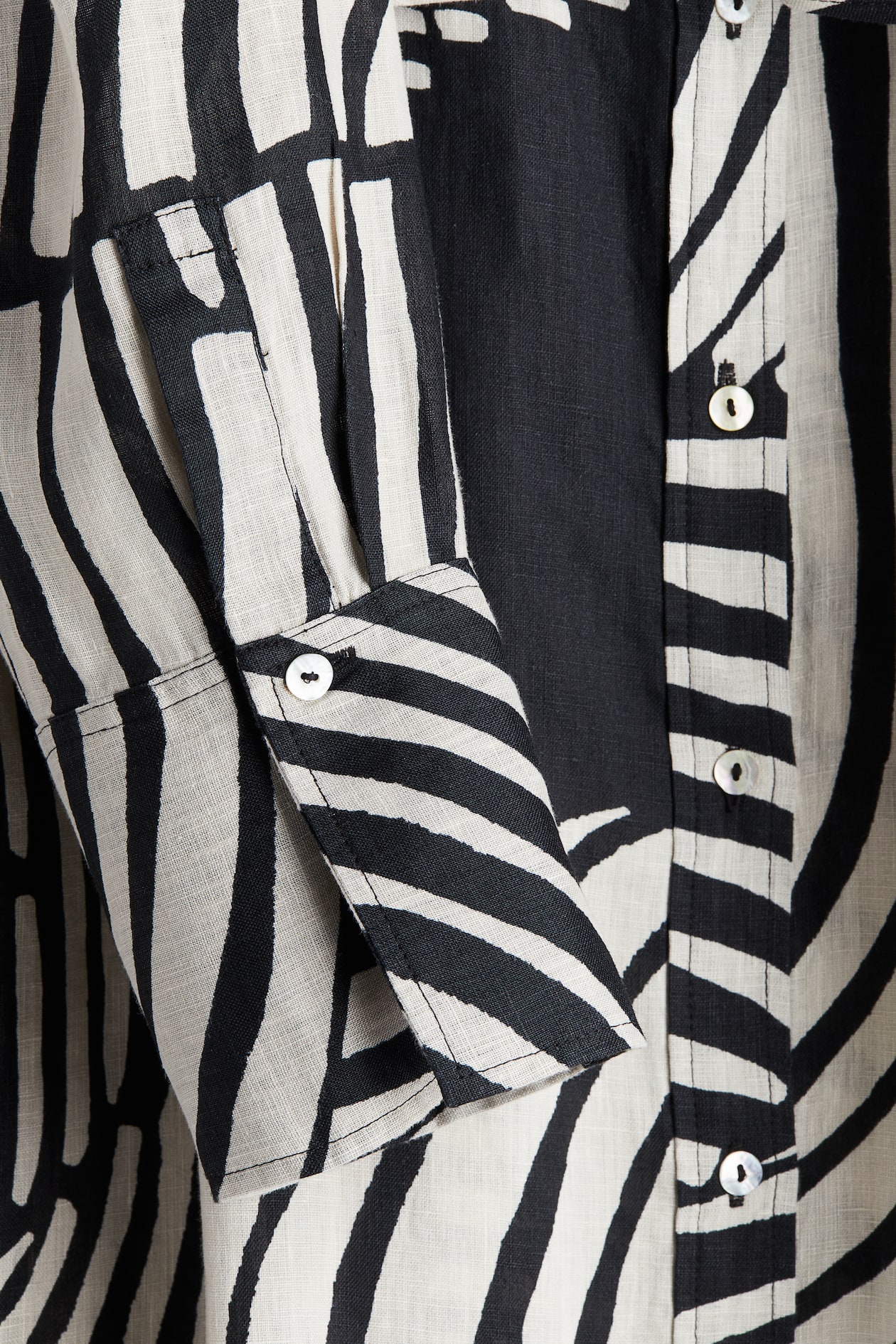 Women's Black/Patterned Linen shirt dress | H&M MY