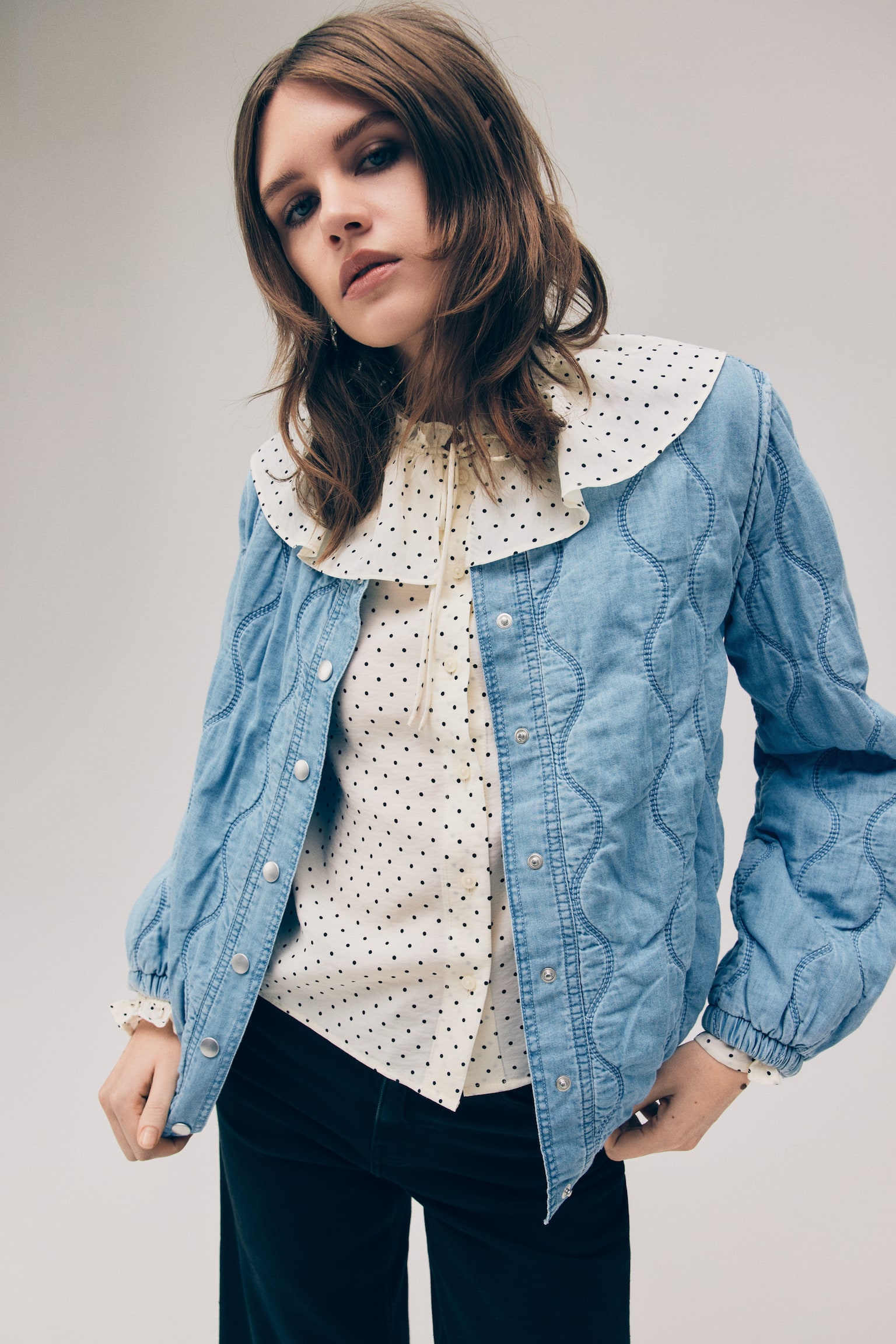 Женская куртка H&M Quilted Denim Jacket, цвет: Светлый джинсовый синий — фото 2