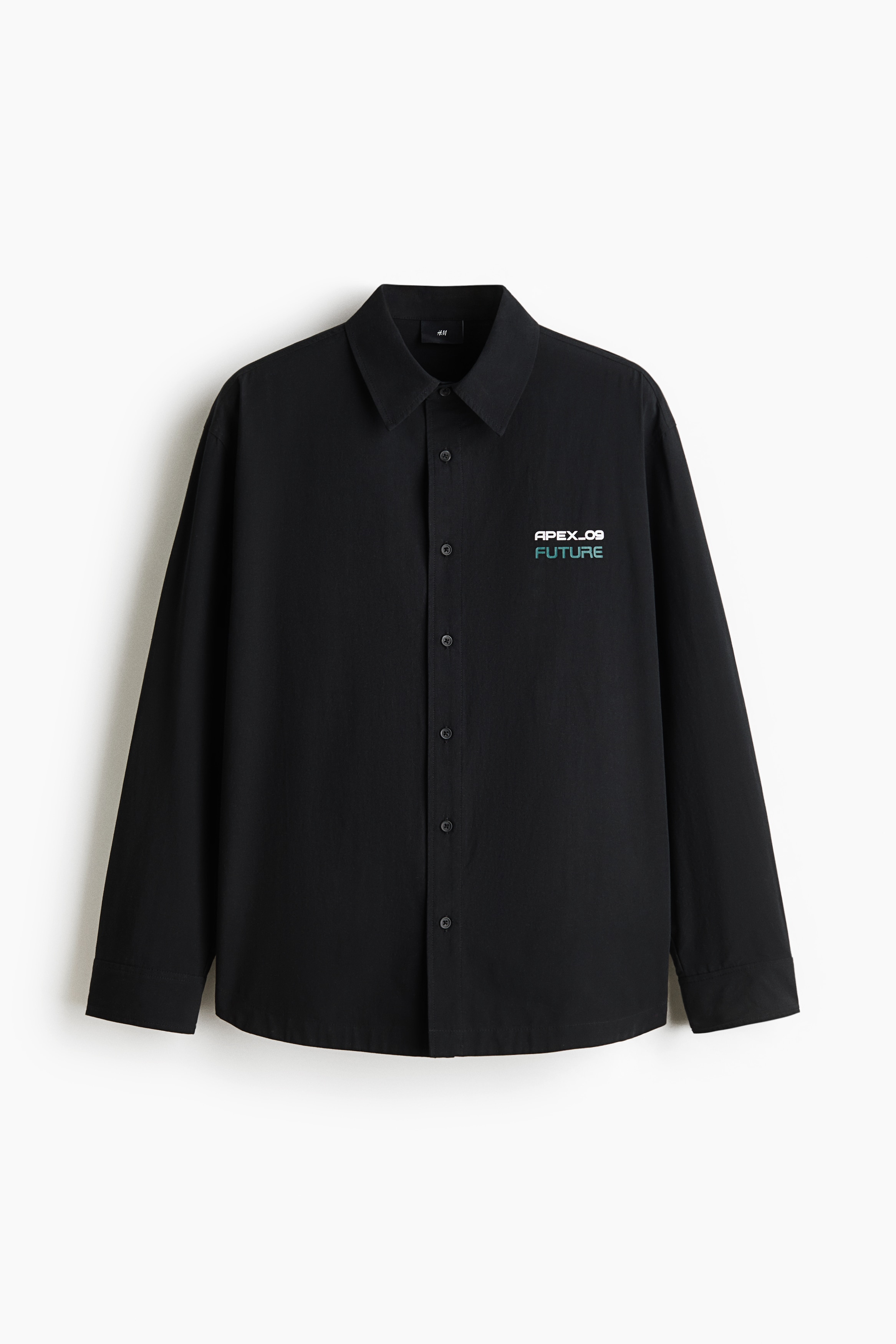 ã¢ãã«ããè¸åã«å°ããªããªã³ããã¶ã¤ã³ãæ½ãããé»ã®ã«ã¼ãºãã£ããã·ã£ããããã¼ã¯ã°ãªã¼ã³ã®Tã·ã£ãã®ä¸ã«å à¤à¥à¤²ãã§çç¨ãã¦ãã¾ããã·ã£ãã¯è¥ä»ãã§ããã­ããã·ã§ã«ãã¼ã¨é·è¢ãç¹å¾´ã§ããã¼ã¯ã°ã¬ã¼ã®ã¸ã¼ã³ãºã¨åããã¦ãã¾ãã
