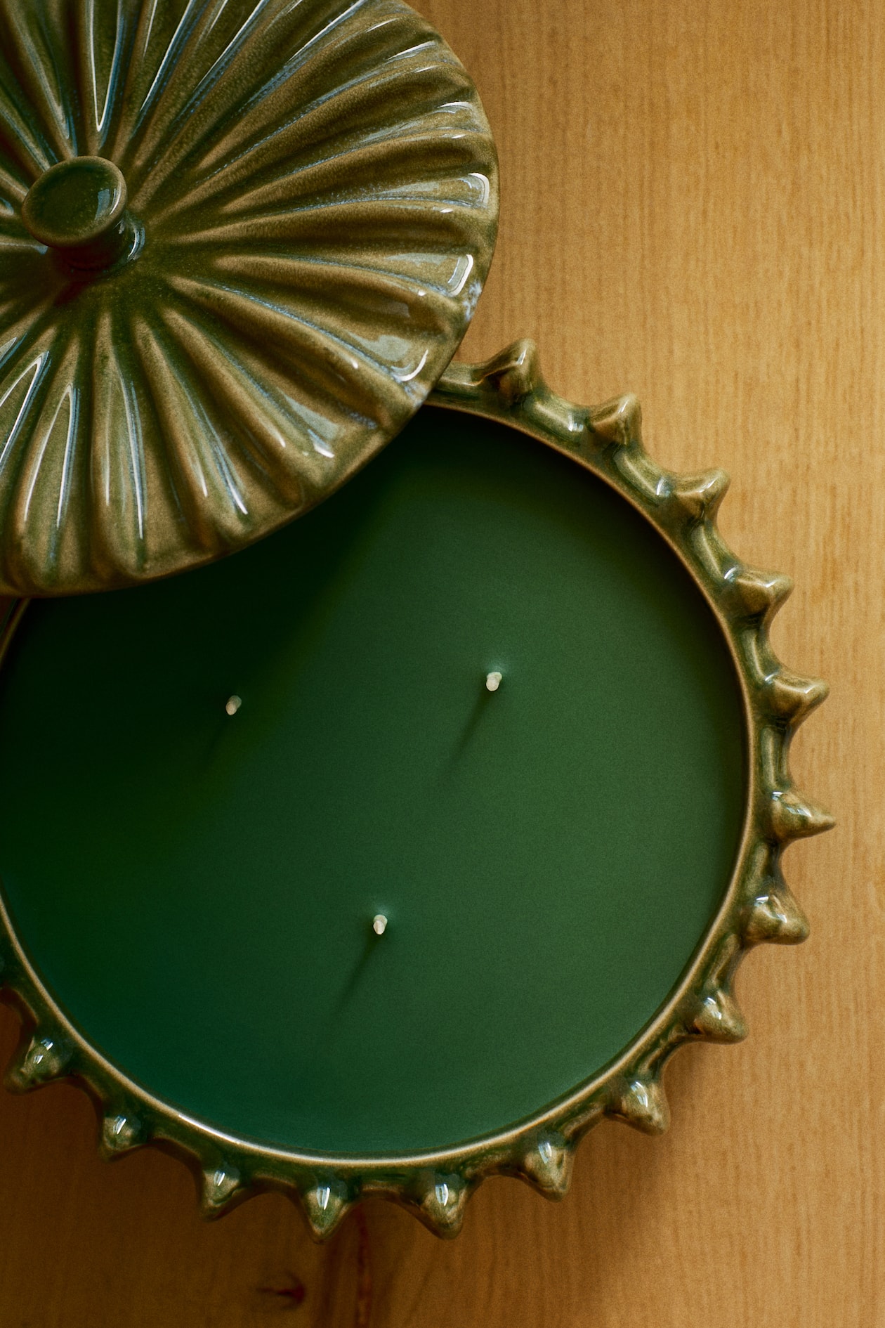 Scented candle in stoneware holder - Khaki green - Home All | H&M GB