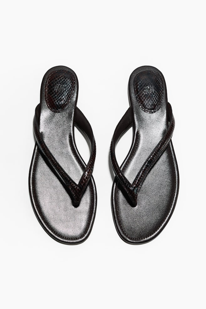 Flip-flops - Dark brown/White - 1
