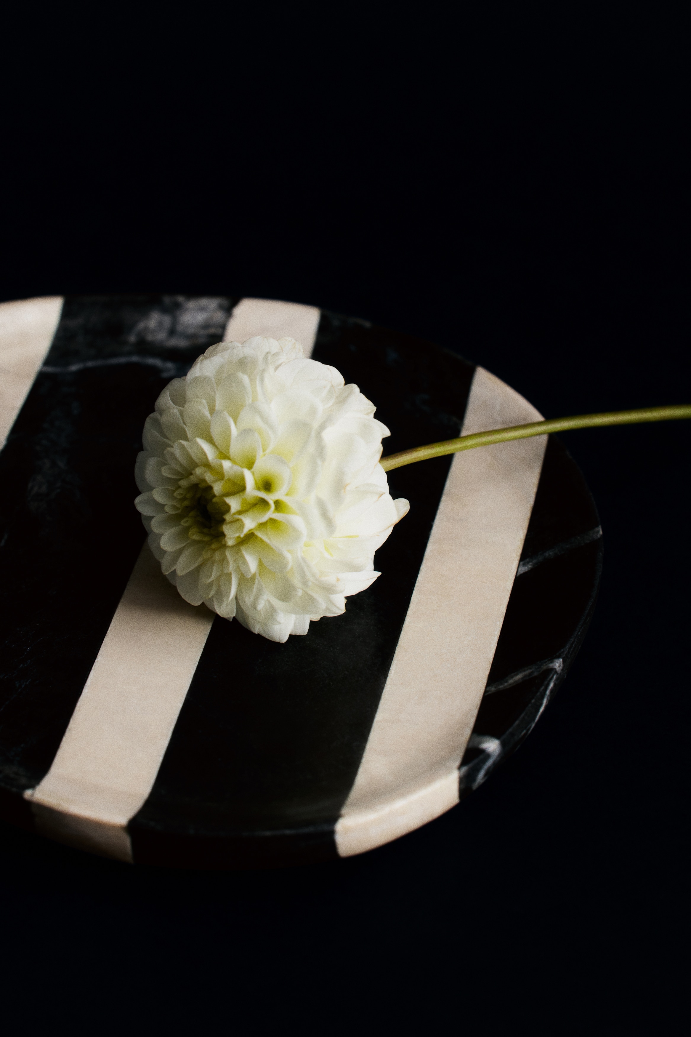 Small Marble Tray - Black/marbled