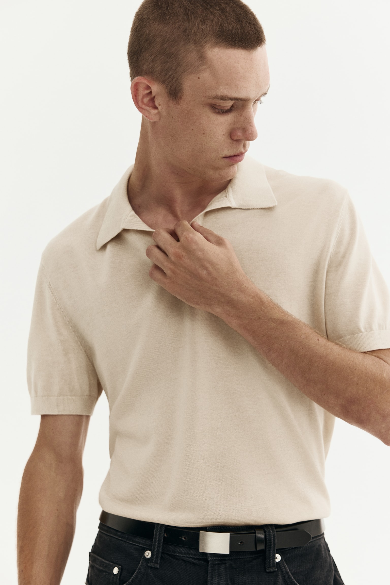 Playera polo Regular Fit con cuello en V - Beige/Verde/Dark brown - 5