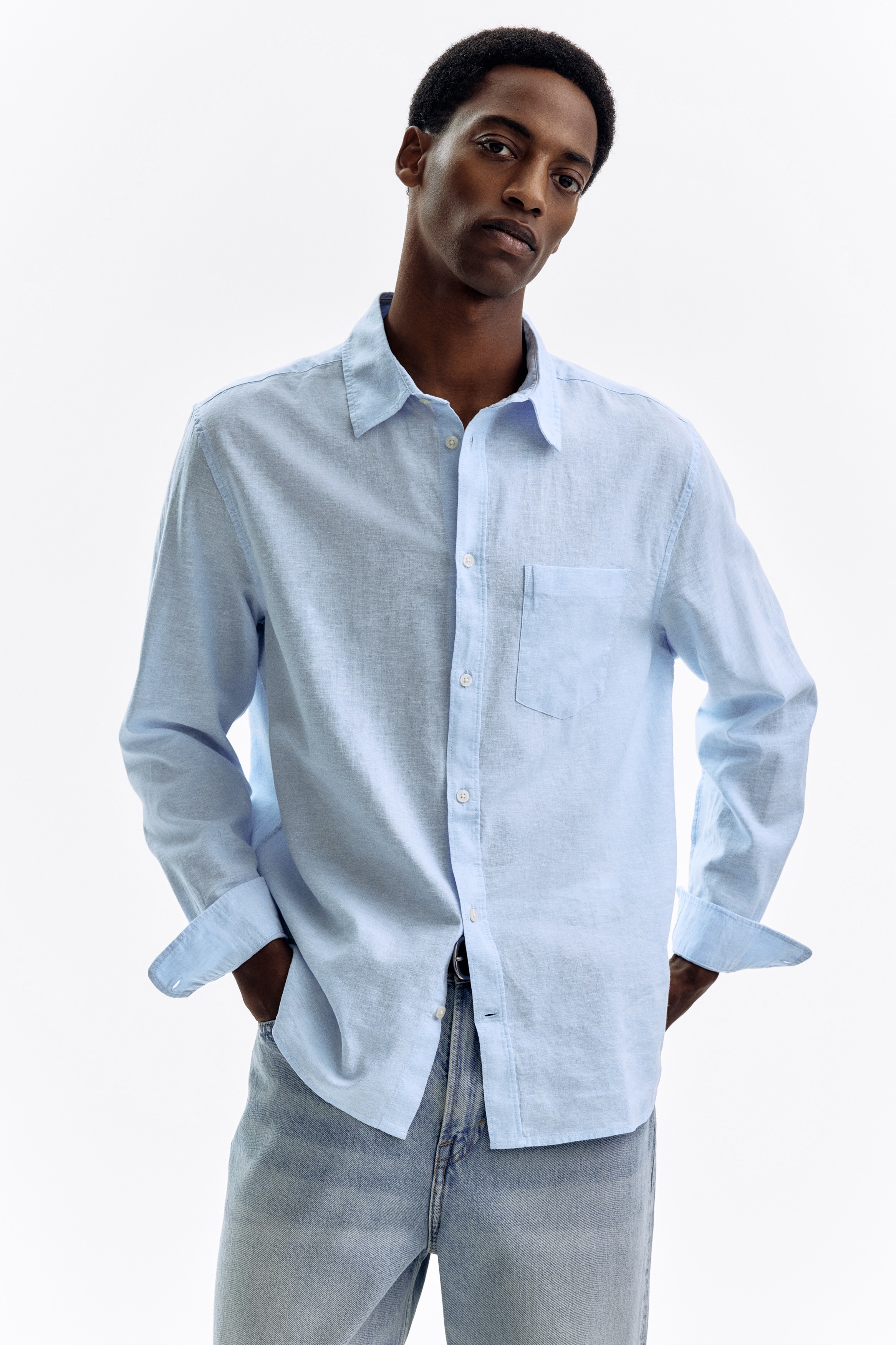 Skjorte i hørblanding Regular Fit - Lyseblå/Lys beige/Hvid/Marineblå/Sort/Beige/Stribet/Kakigrøn/Gråbeige/Stribet