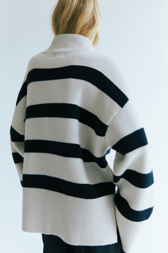 Oversized turtleneck jumper - Natural white/Striped - 4