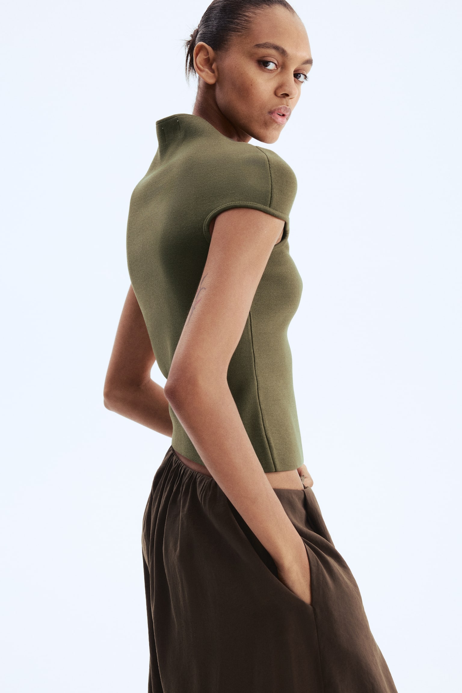 Shirt mit Turtleneck - Dunkles Khakigrün/Schwarz/Cremefarben - 3