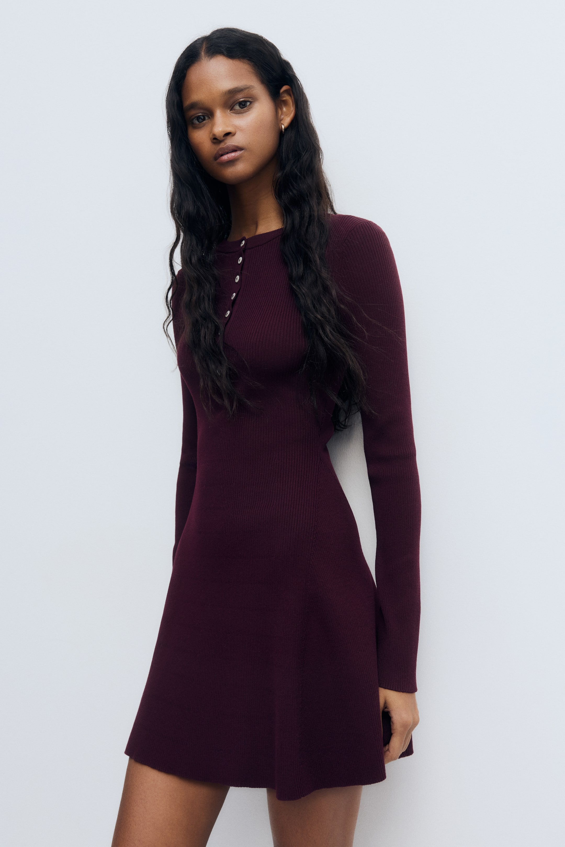 Größeres Bild anzeigen: Ausgestelltes Kleid aus Rippstrick - Weinrot - Ladies | H&M AT 1