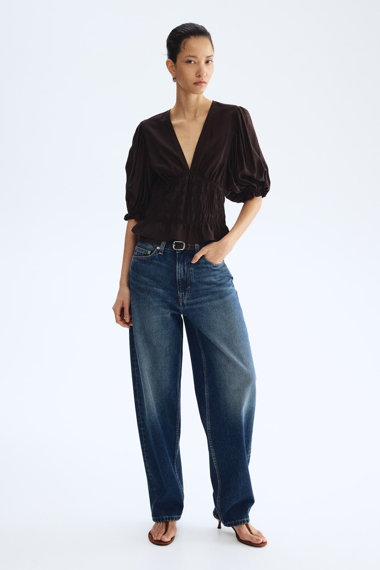 חולצה עם כיווצים במותן - חום כהה/לבן/ירוק/דוגמה - 5