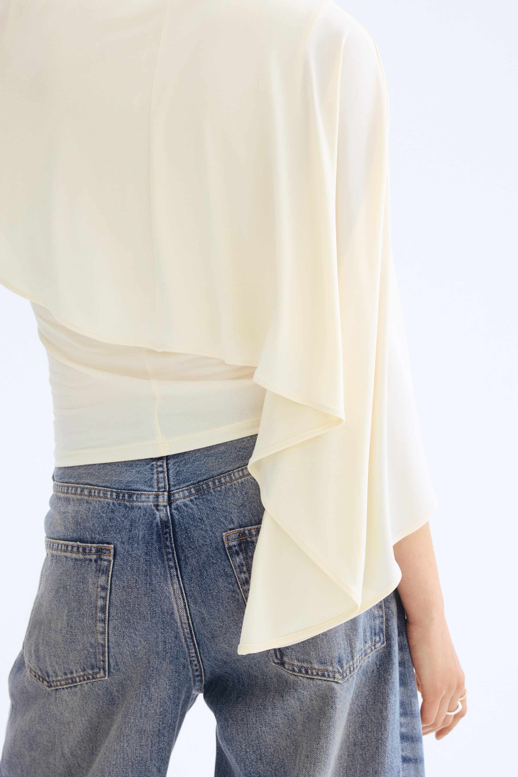 Cape-Detail Top