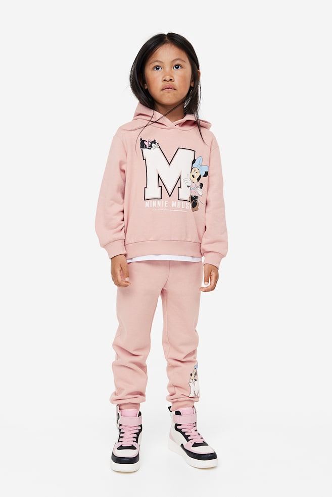 2-delt sweatshirtsæt med tryk - Rosa/Minnie Mouse/Mørkegrå/Pokémon/Rosa/Barbie - 3