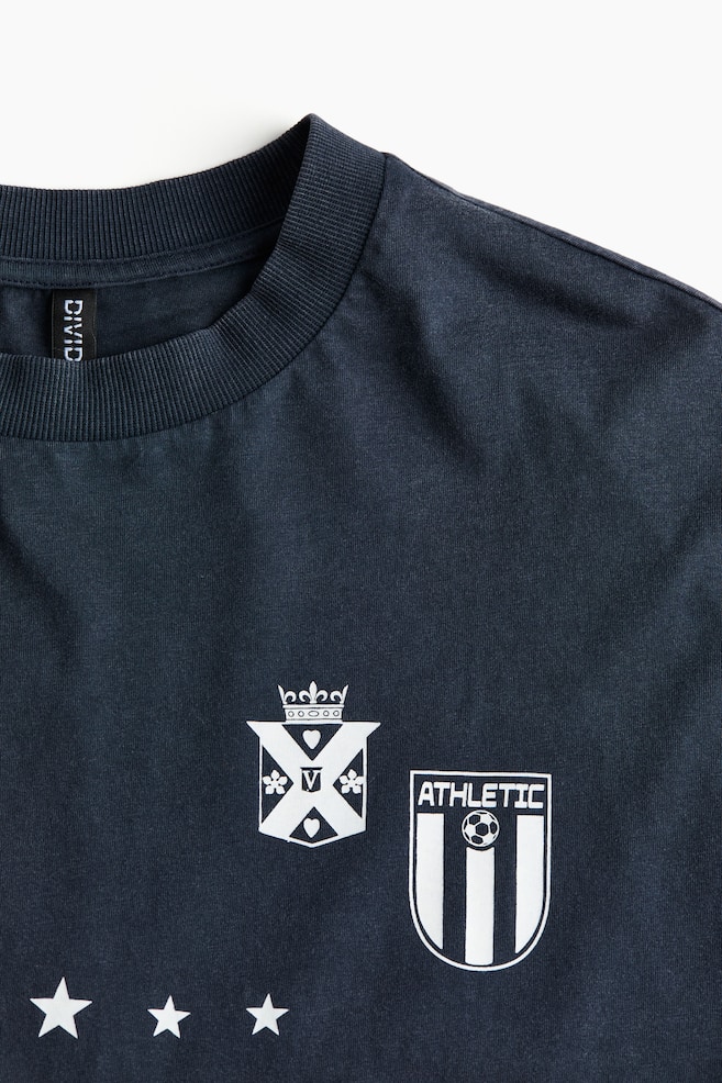 Oversized T-Shirt mit Motivdetail - Dunkelblau/Fantastic League/Dunkelgrau/Manhattan/Schwarz/Kariert - 3