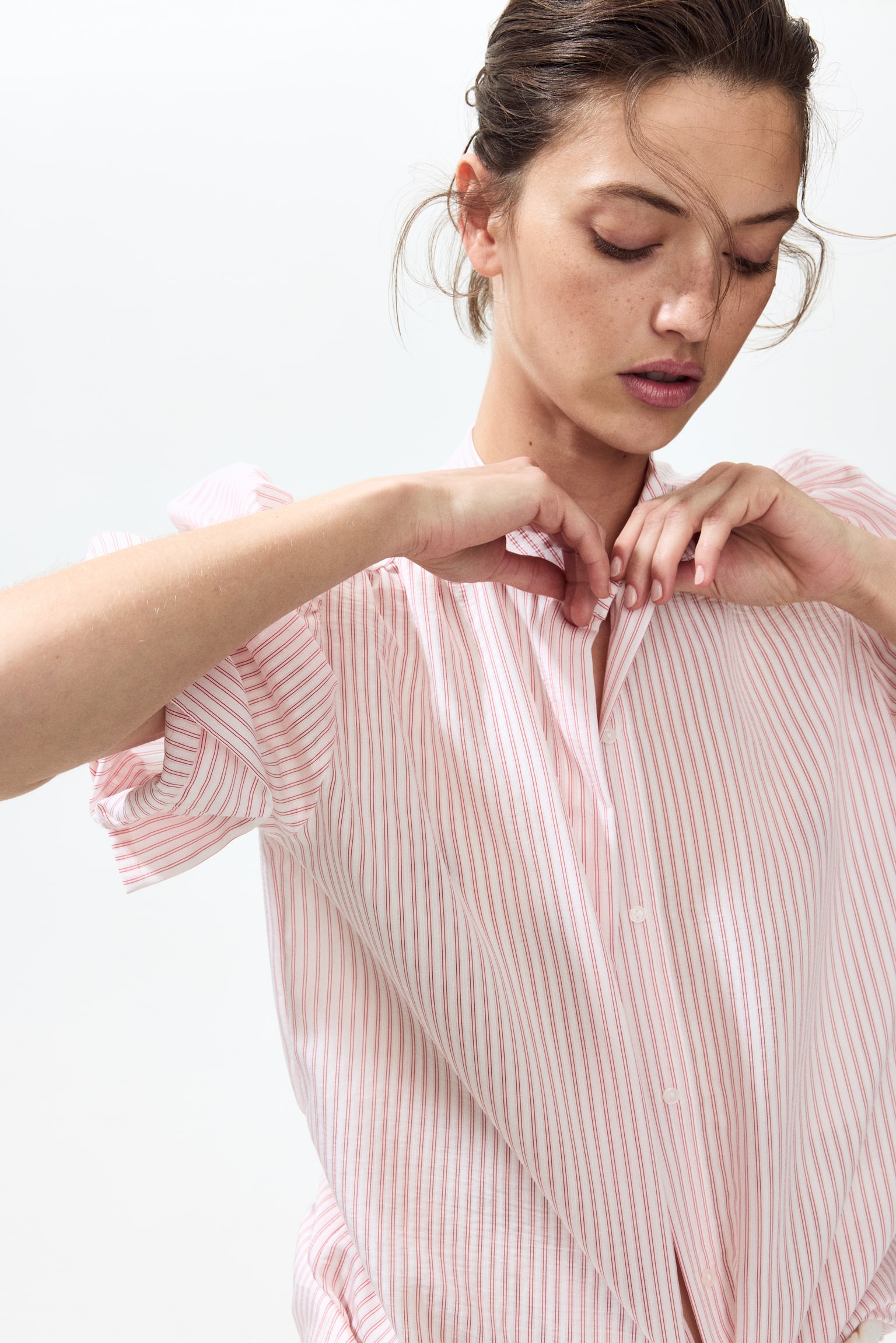 Puff-sleeved blouse - White/Red striped/Light beige - 4