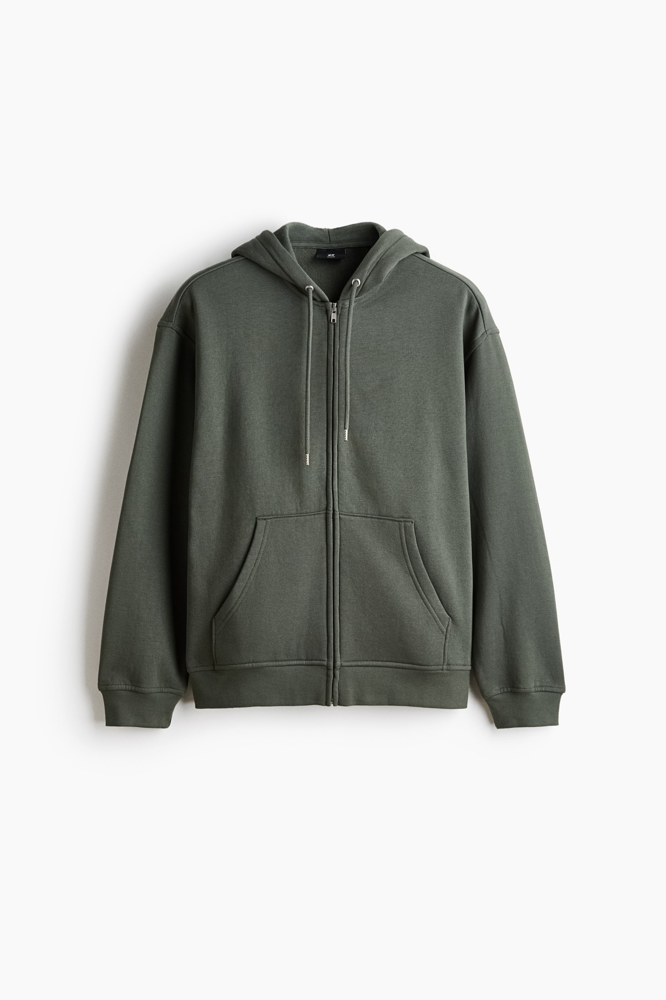 Grotere afbeelding bekijken: Een donkergroene hoodie met ritssluiting is van voren afgebeeld, met een capuchon met trekkoord, een centrale rits en twee zakken aan de voorkant. Het ontwerp heeft verlaagde schoudernaden, lange mouwen, geribde boorden en een geribde zoom, en valt losjes.