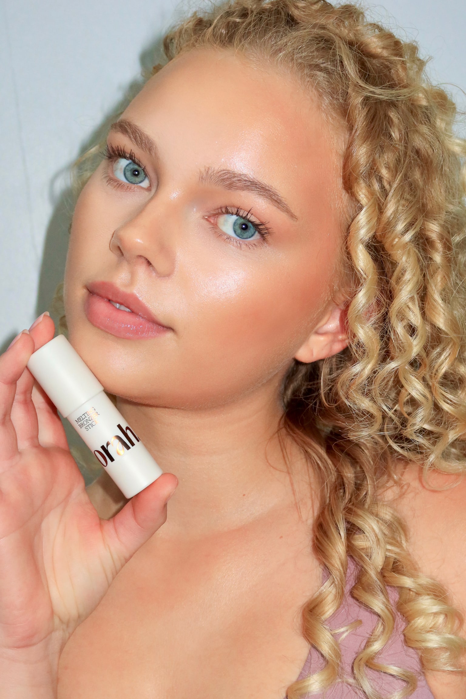 Melting Bronzer Stick - 01. Horizon/02. Solstice/03. Dune/04. Radiance - 3