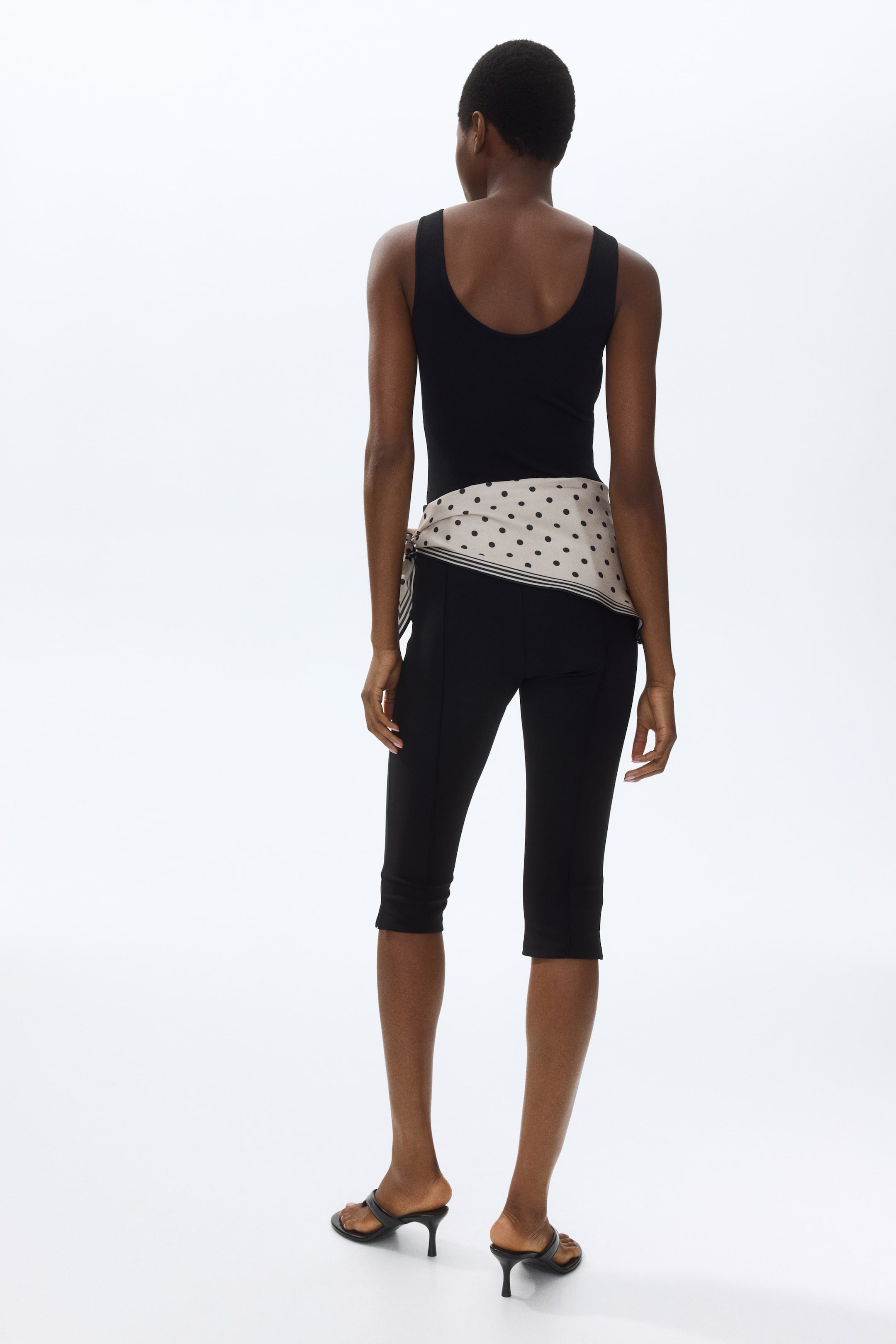Женские леггинсы H&M Scarf-Detail Capri Leggings — фото 4
