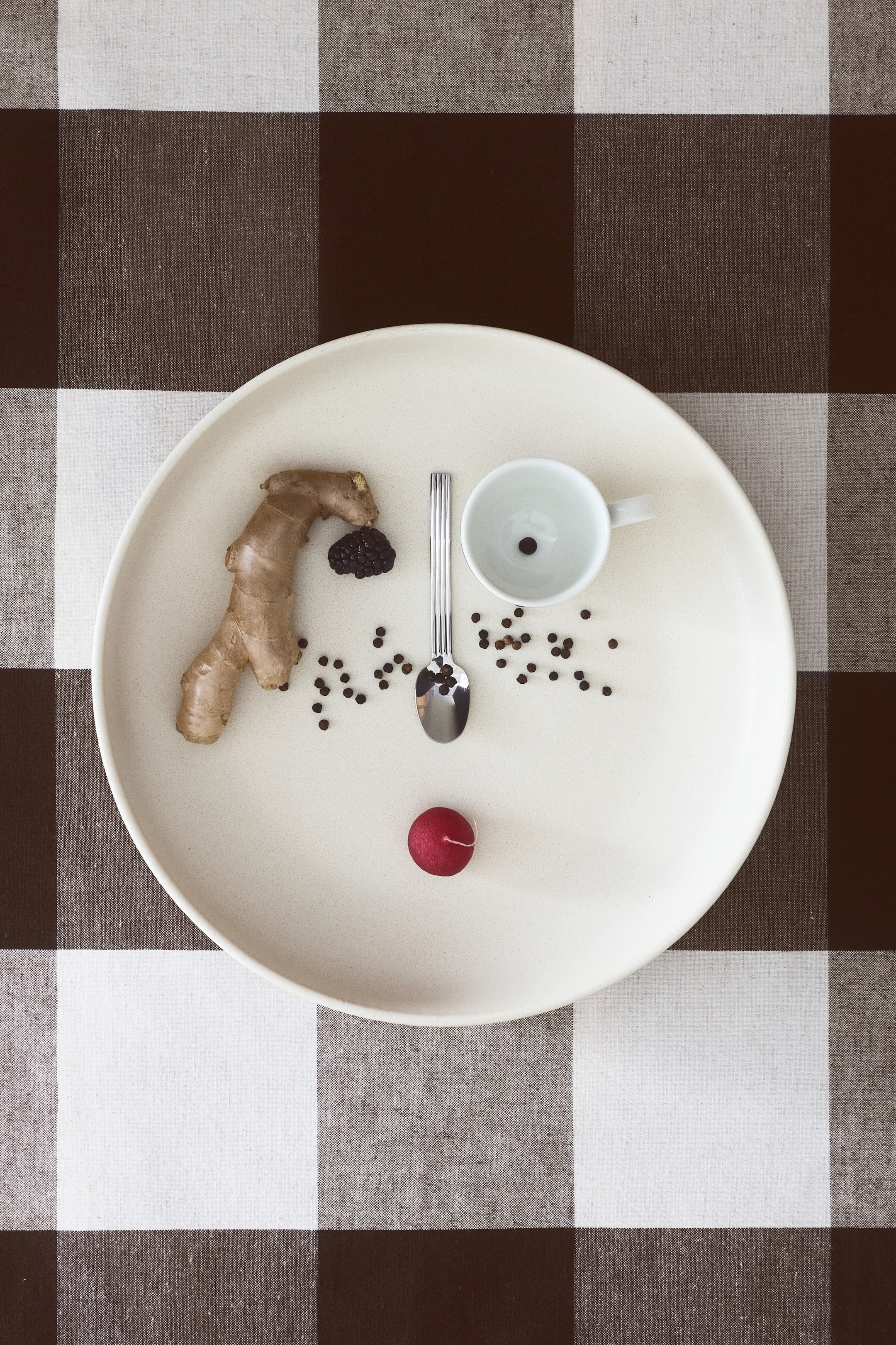 拡大画像を表示: リネンブレンドテーブルクロス - ダークブラウン／ギンガムチェック - Home All | H&M JP 1