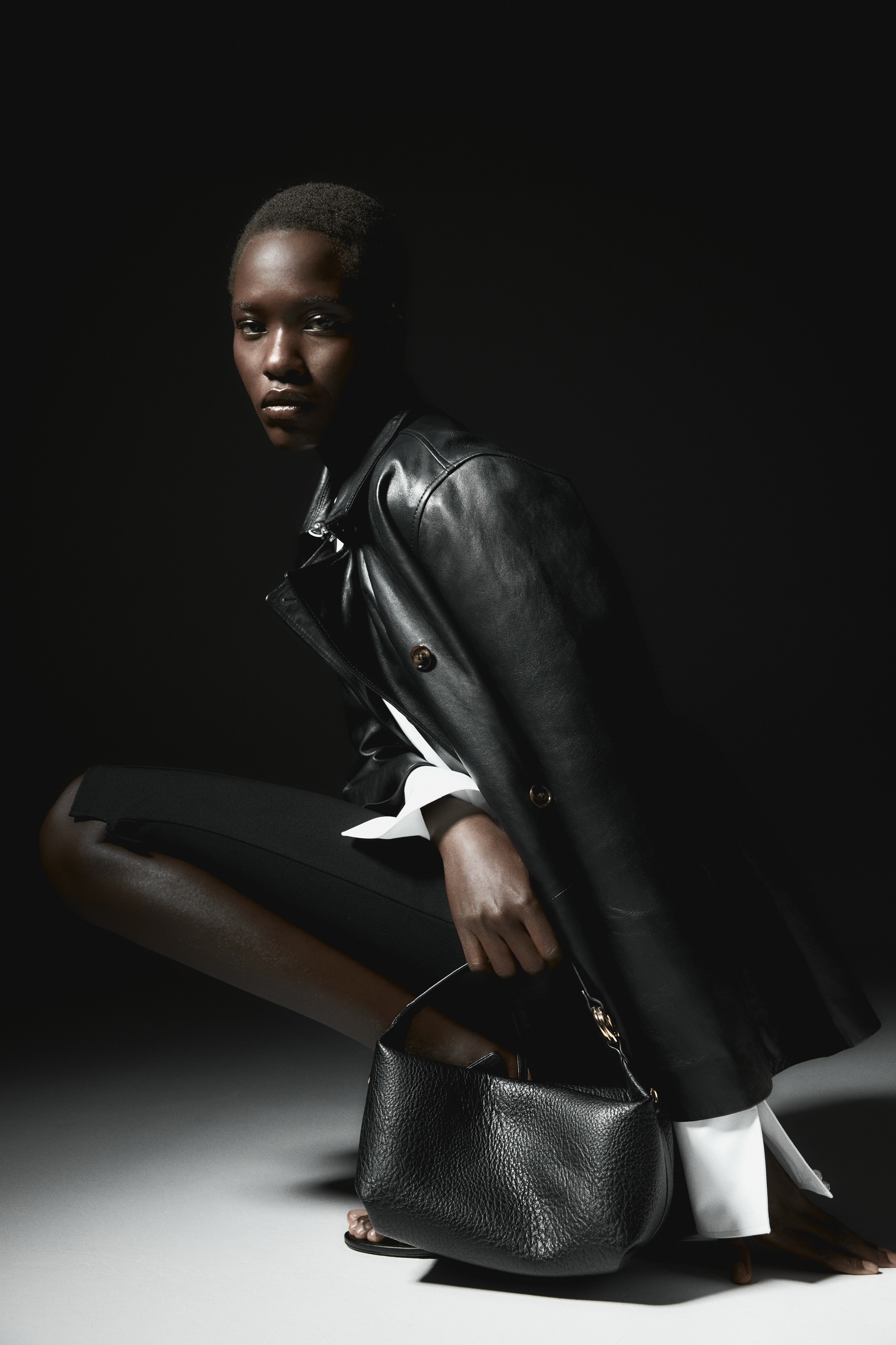 Caprileggings mit Biesennähten - Schwarz