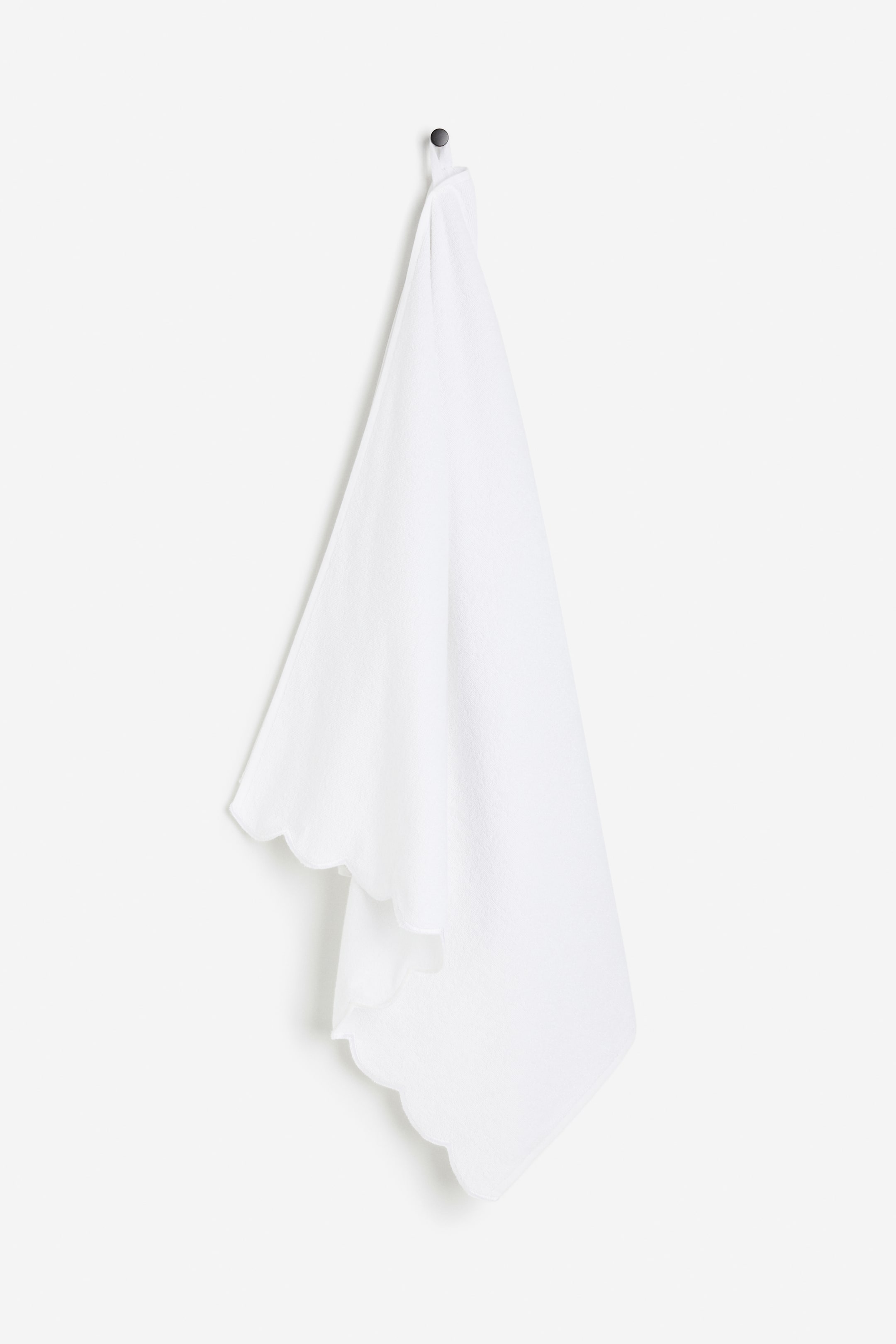 Scalloped-edge Bath Towel