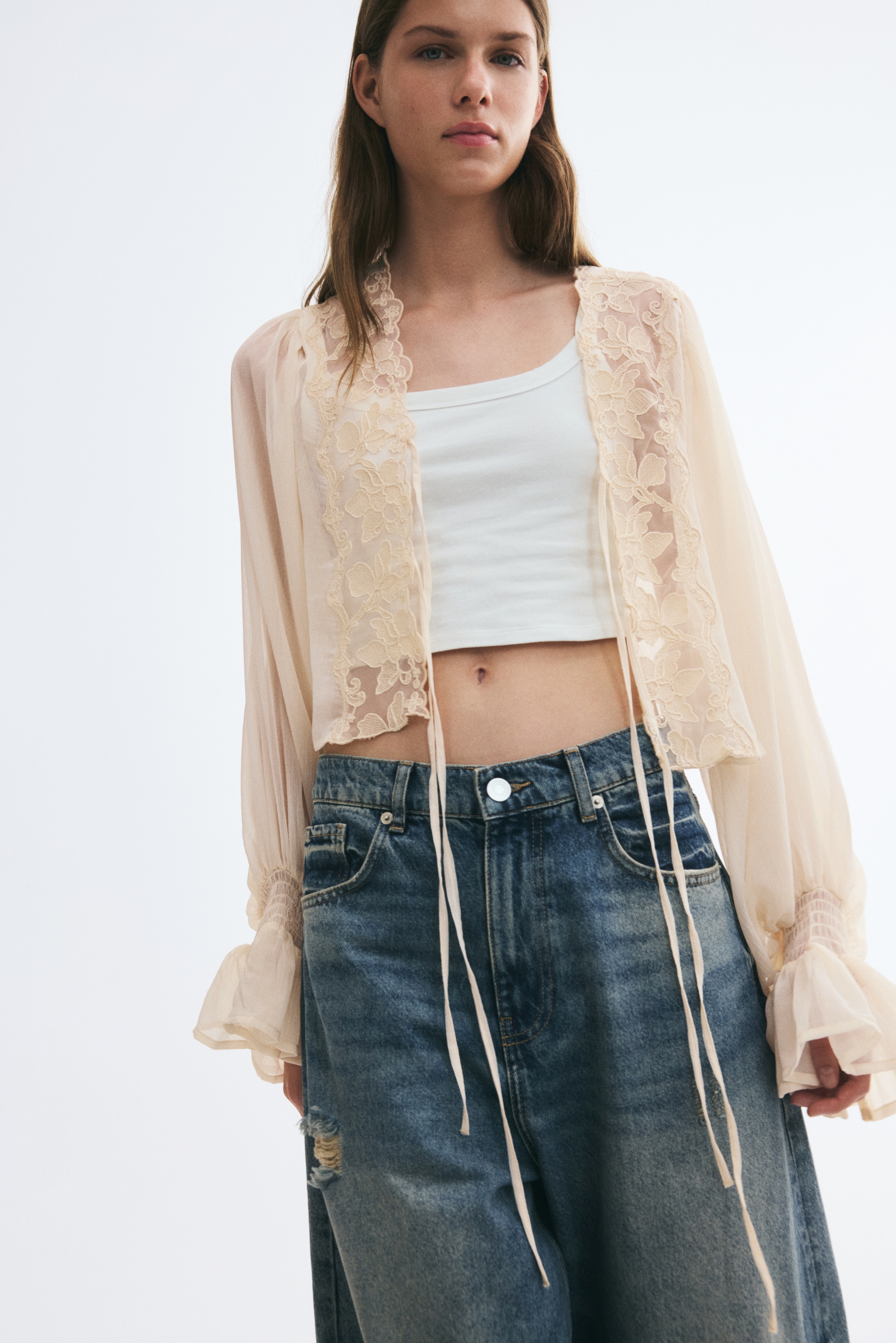 Lace-trimmed balloon-sleeved blouse - Pale apricot/Black
