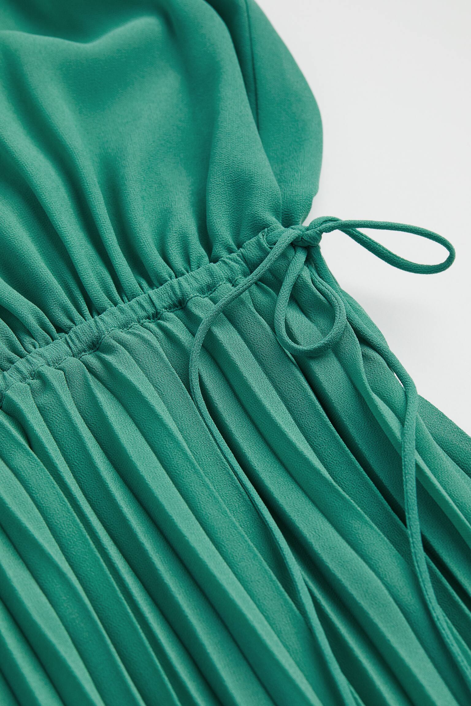 Pleated chiffon dress - V-neck - Sleeveless - Green - Ladies | H&M GB