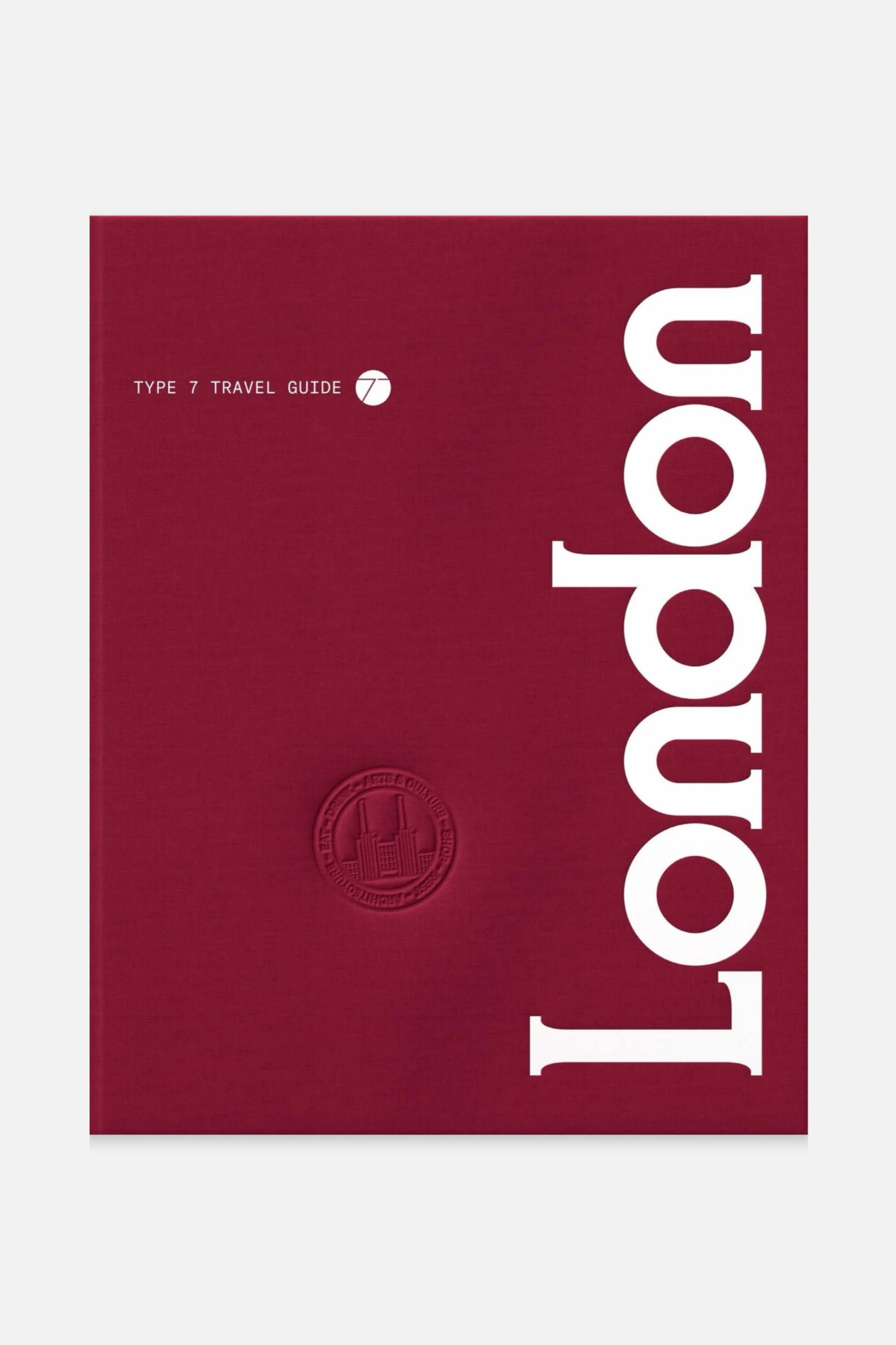 Agrandir l'image: Vue de face d’un livre à couverture bordeaux, avec le mot « london » imprimé verticalement en grandes lettres blanches à empattement sur le côté droit. La couverture affiche un texte blanc plus petit indiquant « TYPE 7 TRAVEL GUIDE », avec un logo circulaire en haut à gauche, et un sceau circulaire en relief se trouve dans la zone inférieure centrale.