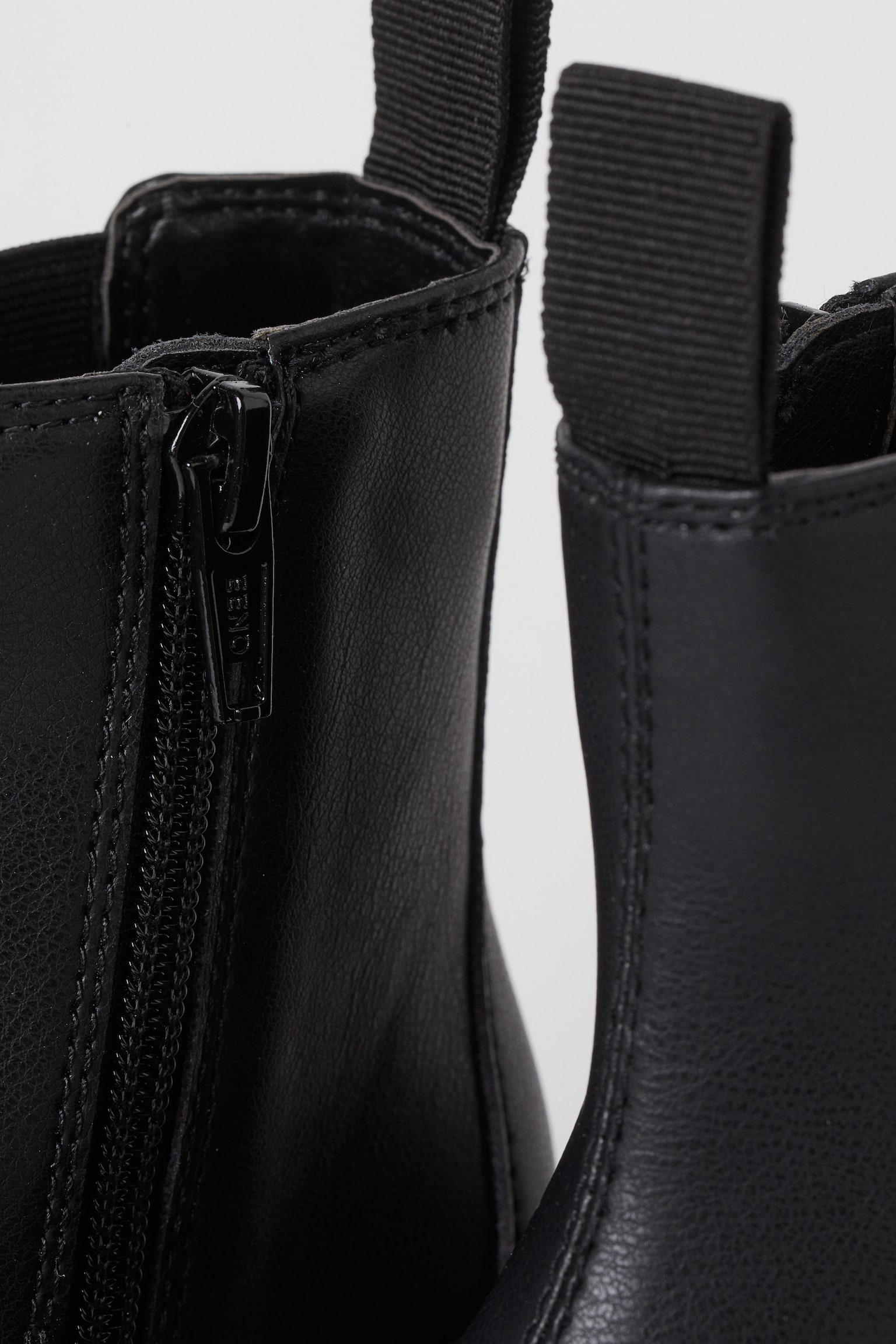 Chelsea Boots - Black - 4