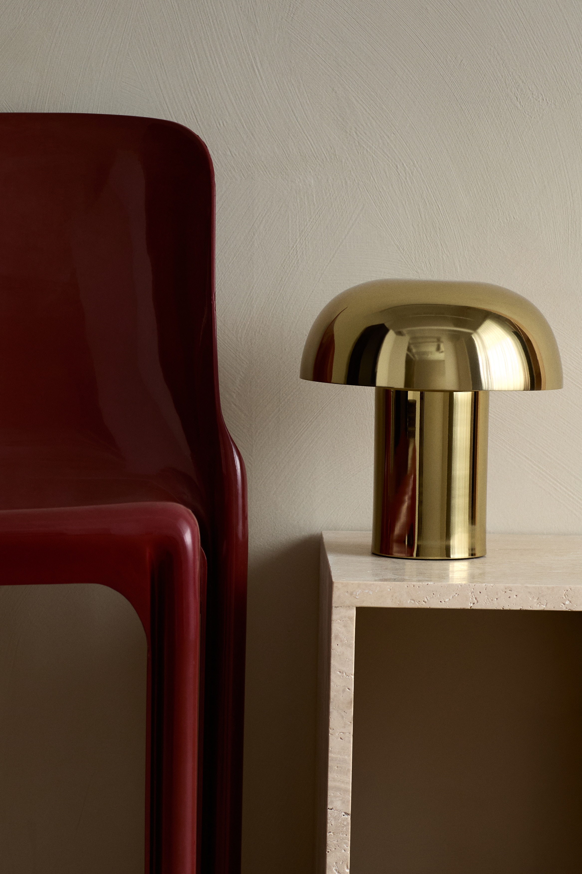 Настолна лампа от метал - Златист/Розов/Маслиненозелен/Светложълт/Тъмночервен/Сребрист/Светлобежов/Кафяв