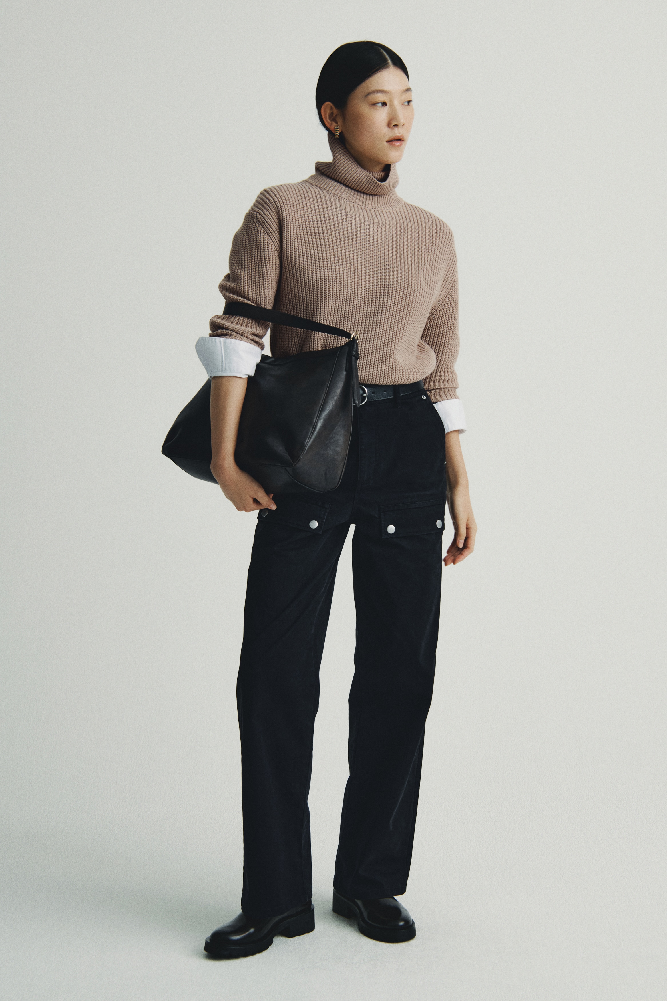 リブニット タートルネックセーター - ベージュ - レディース | H&M JP