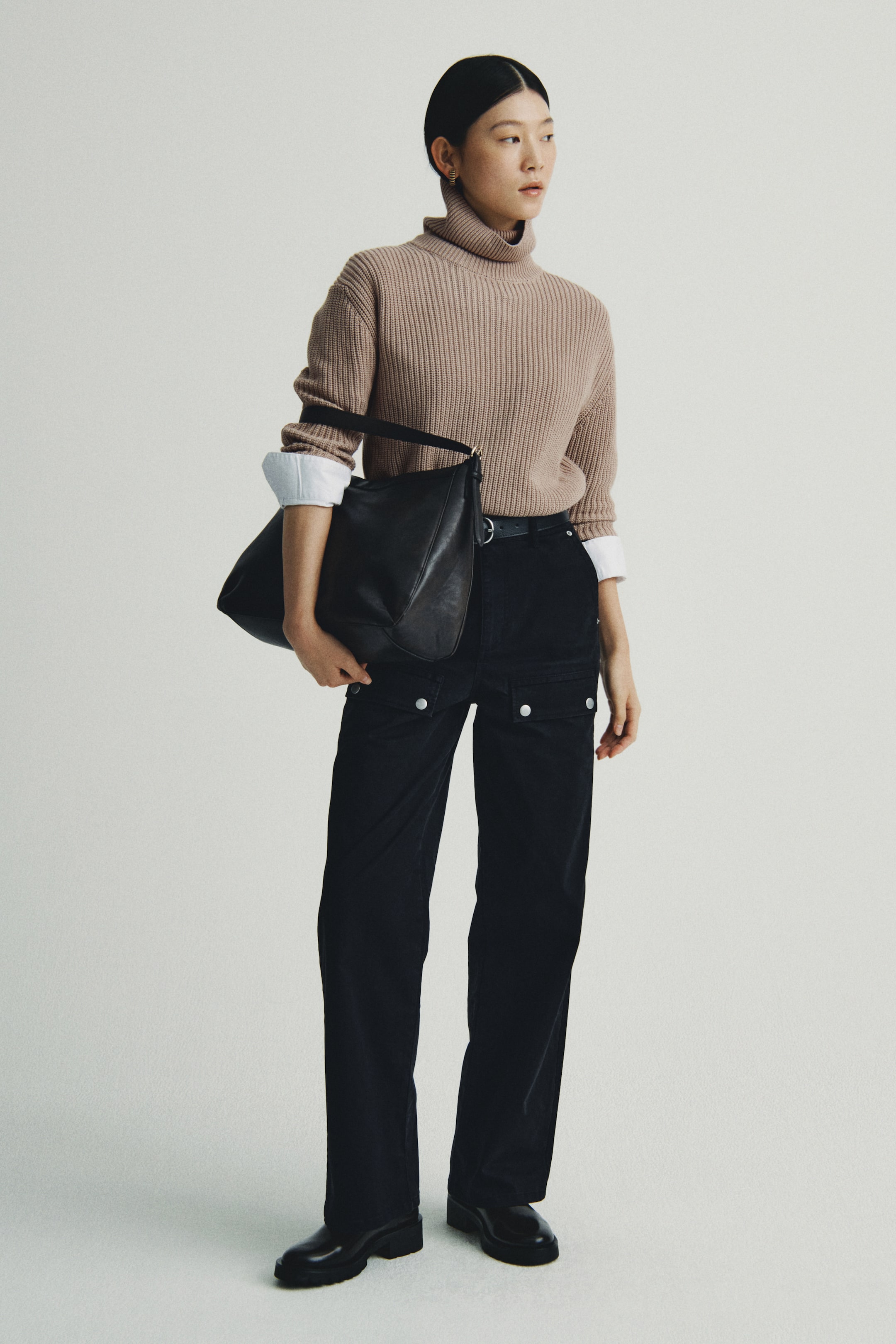 拡大画像を表示: リブニット タートルネックセーター - ベージュ - レディース | H&M JP 1