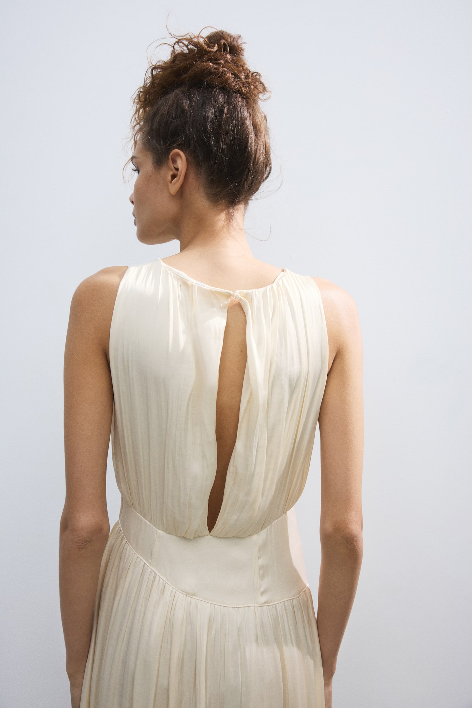 Gathered satin dress - 5