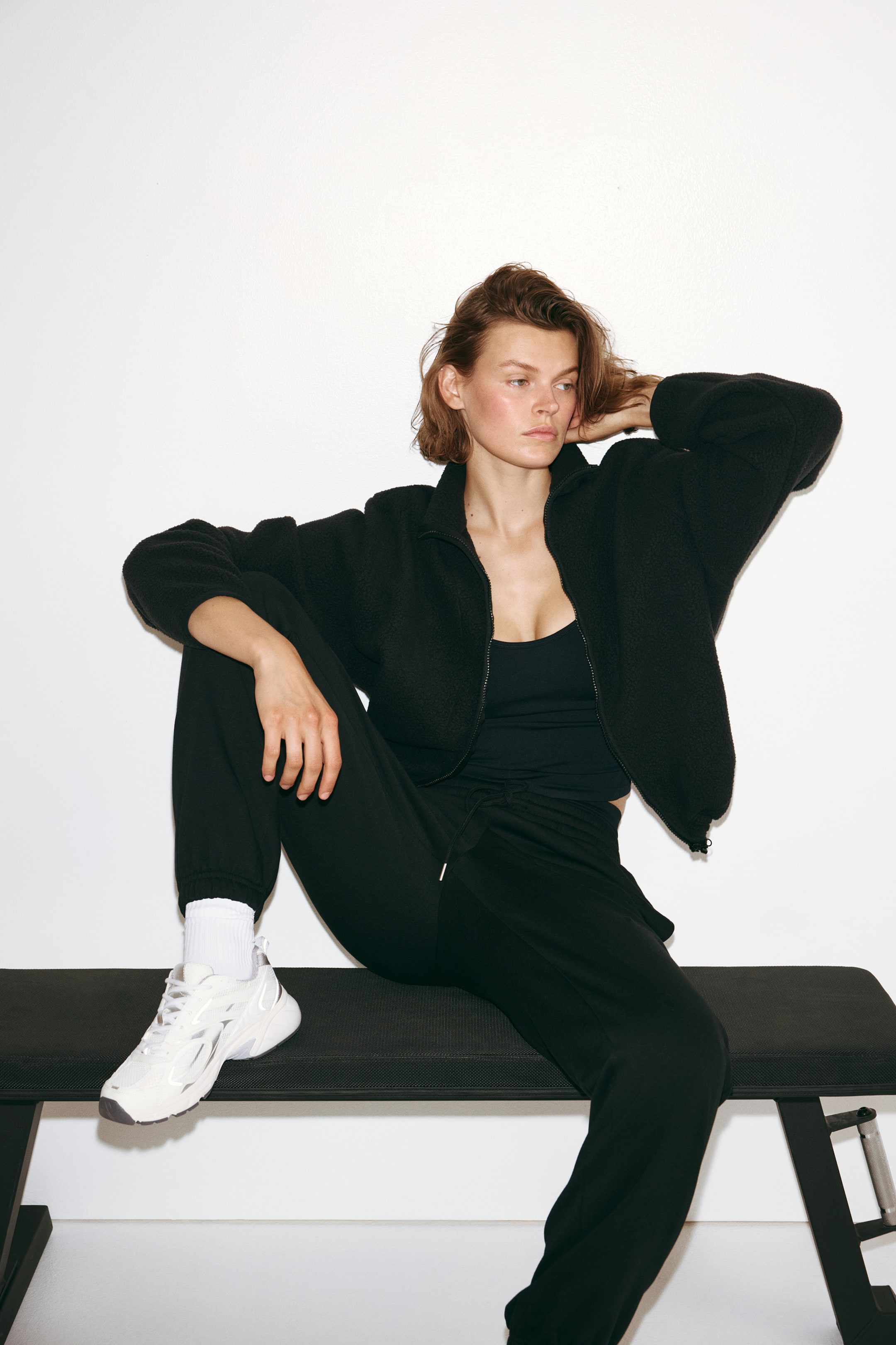Женские куртки H&M Teddy Fleece Activewear Jacket — фото 5