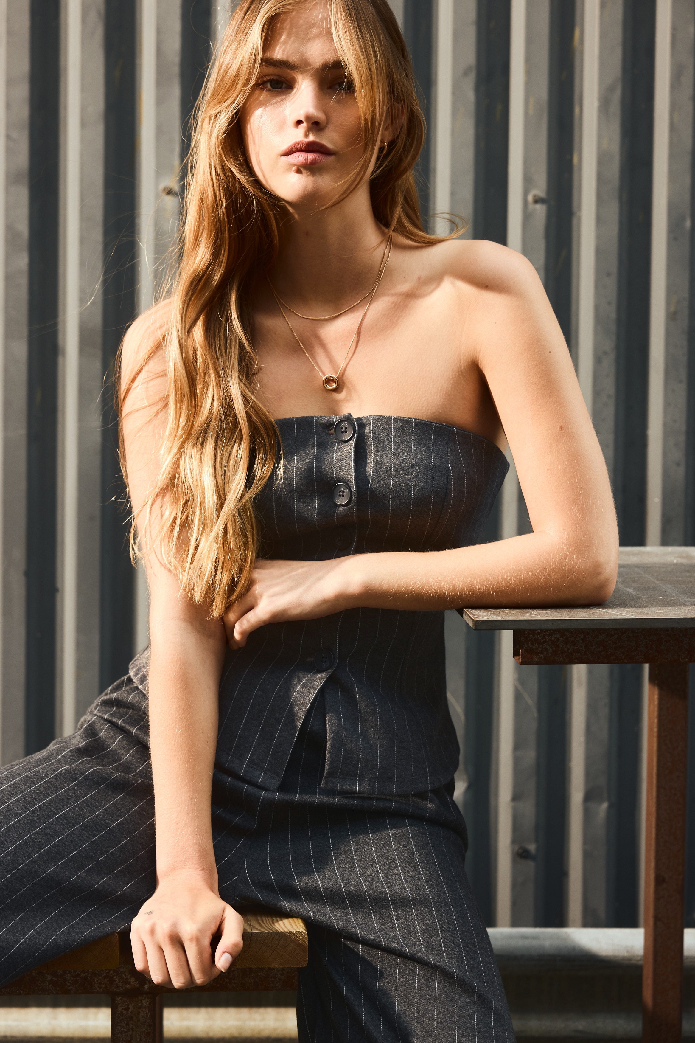 Dam - Mörkgrå/Kritstrecksrandig Bandeauväst i trikå - Size: M  - H&M